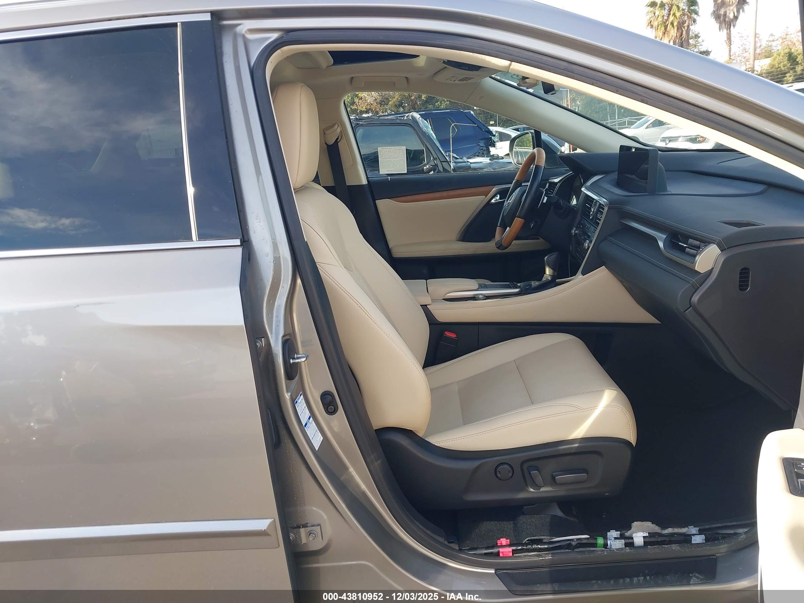 LEXUS RX image 5