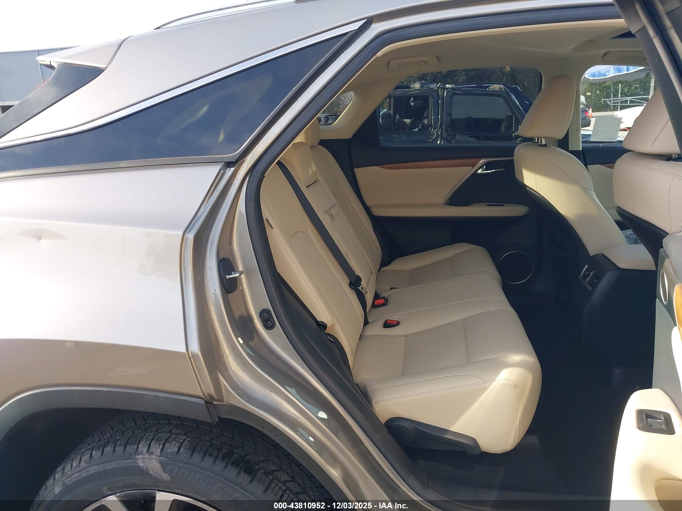 LEXUS RX image 8