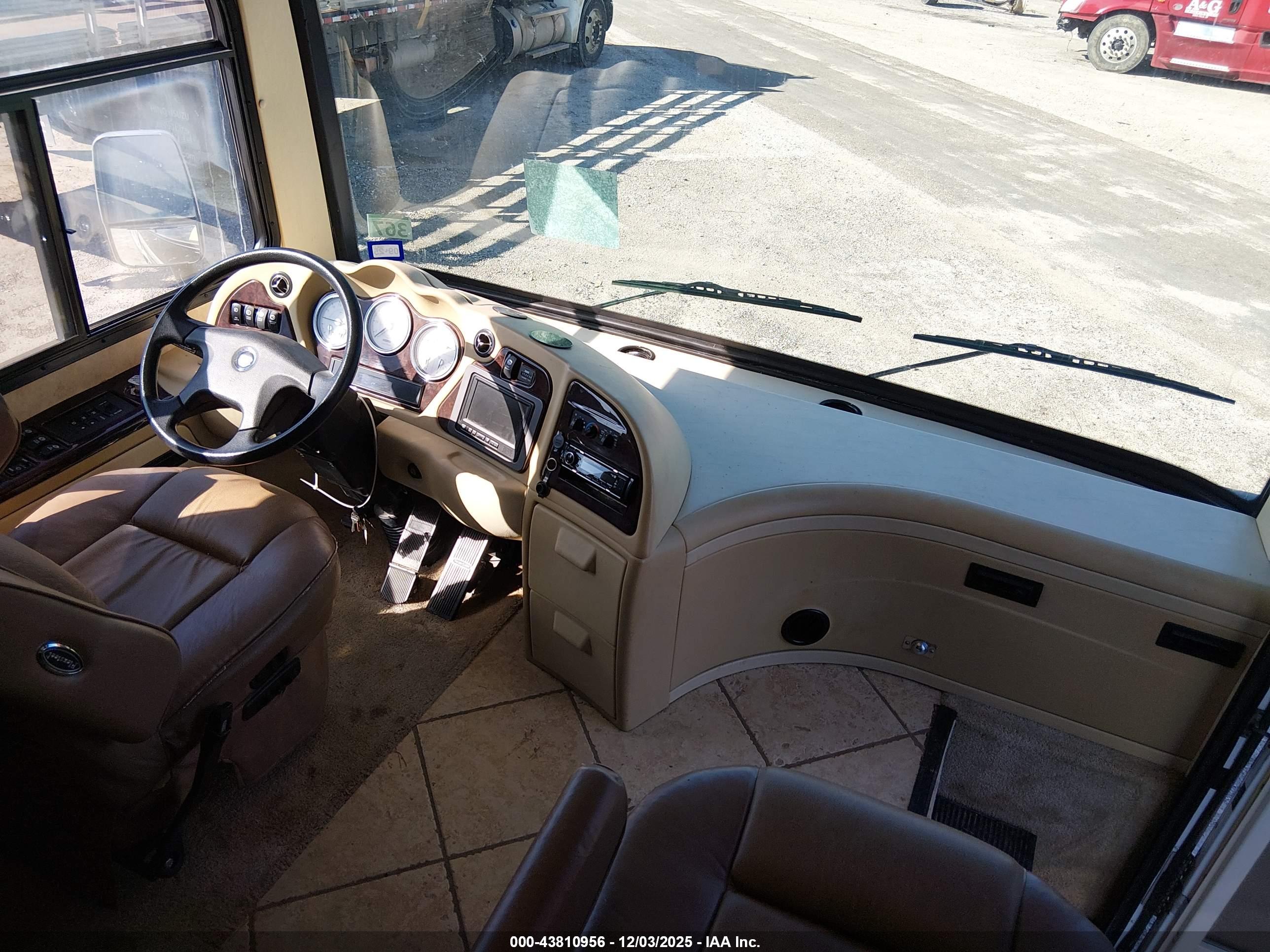 FREIGHTLINER CHASSIS image 5