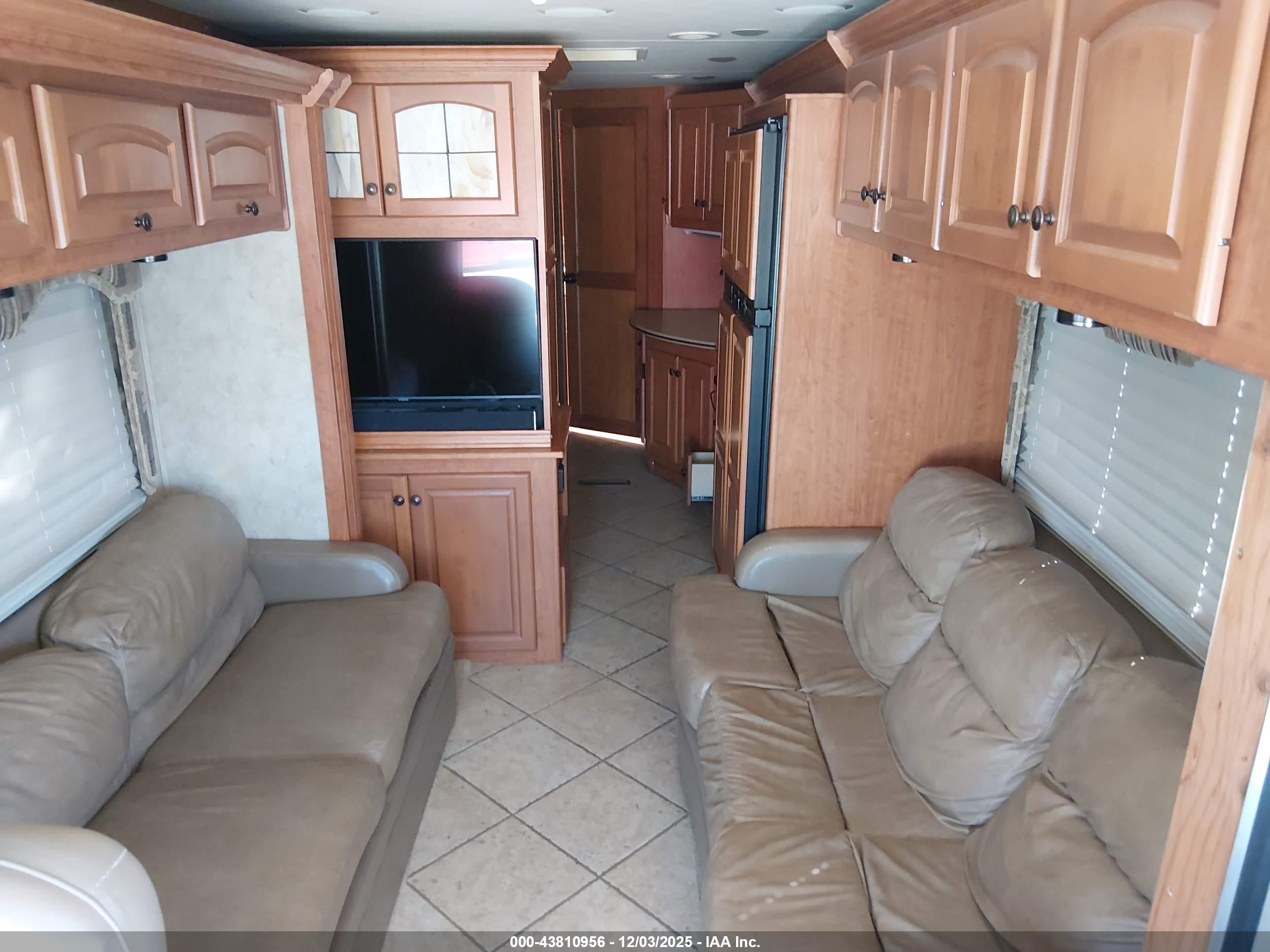 FREIGHTLINER CHASSIS image 8