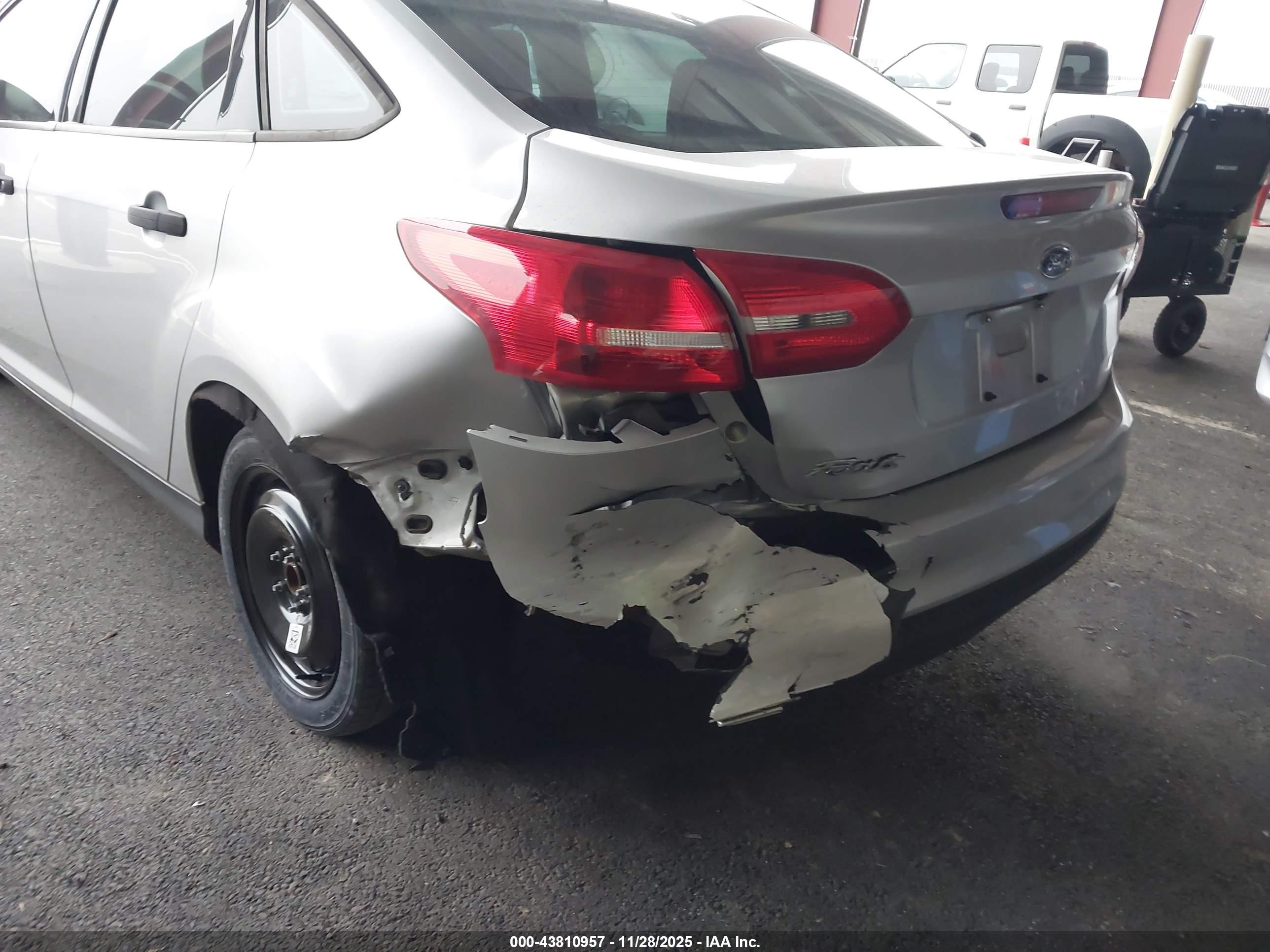 FORD FOCUS image 6