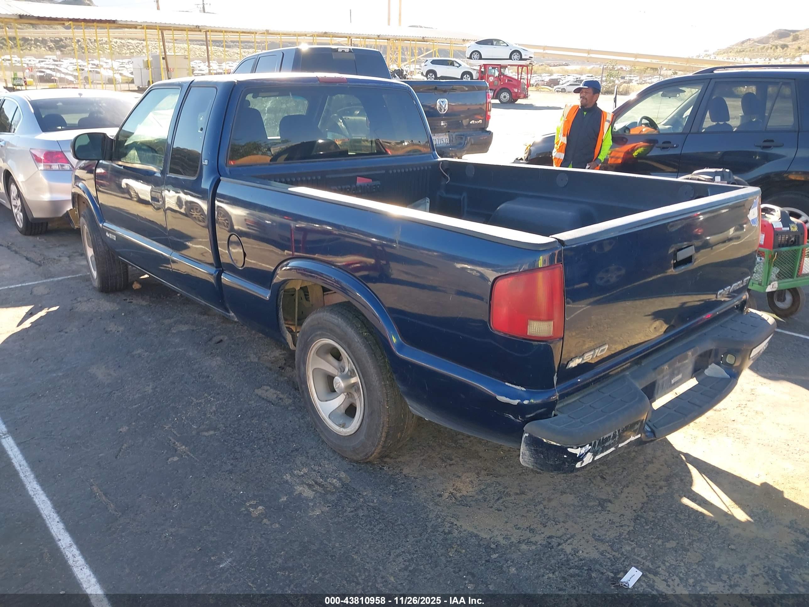 CHEVROLET S-10 image 3