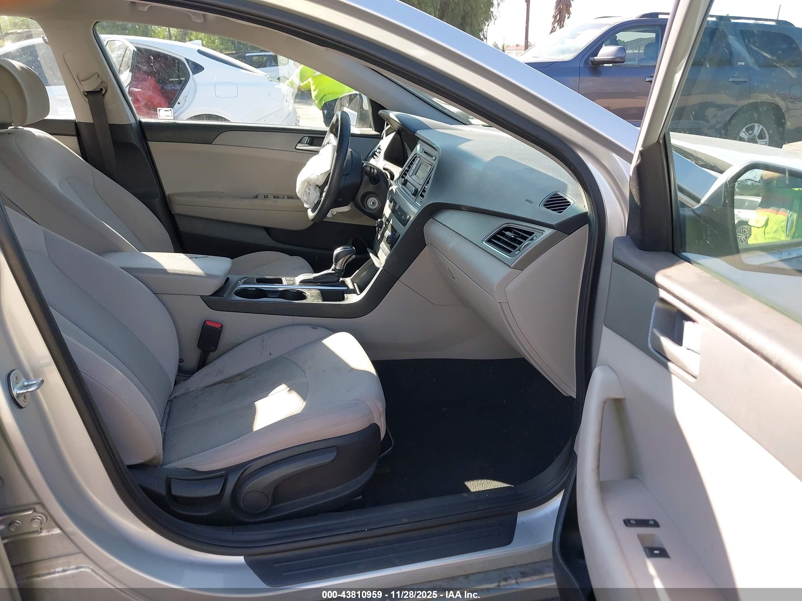 HYUNDAI SONATA image 5