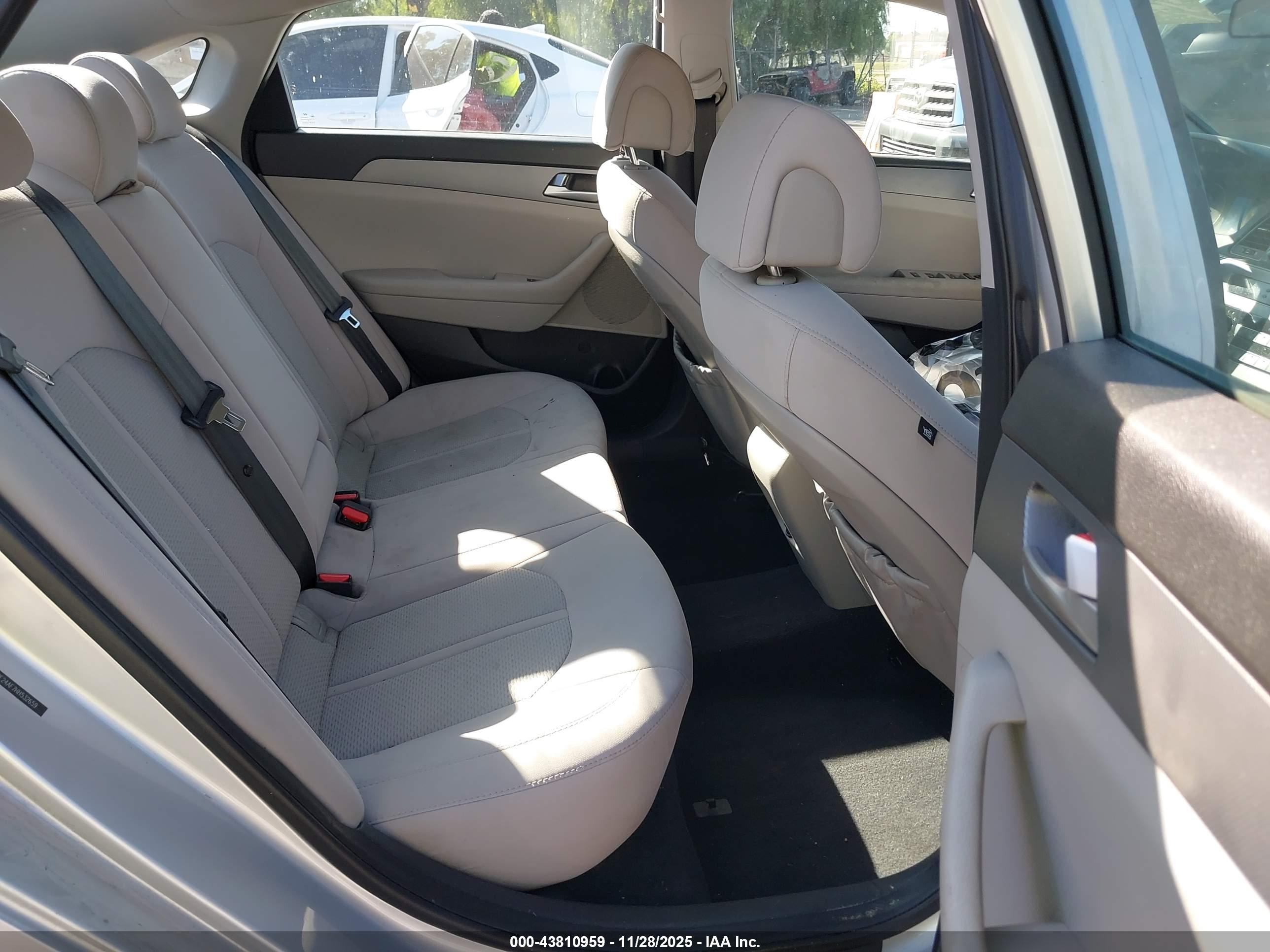 HYUNDAI SONATA image 8