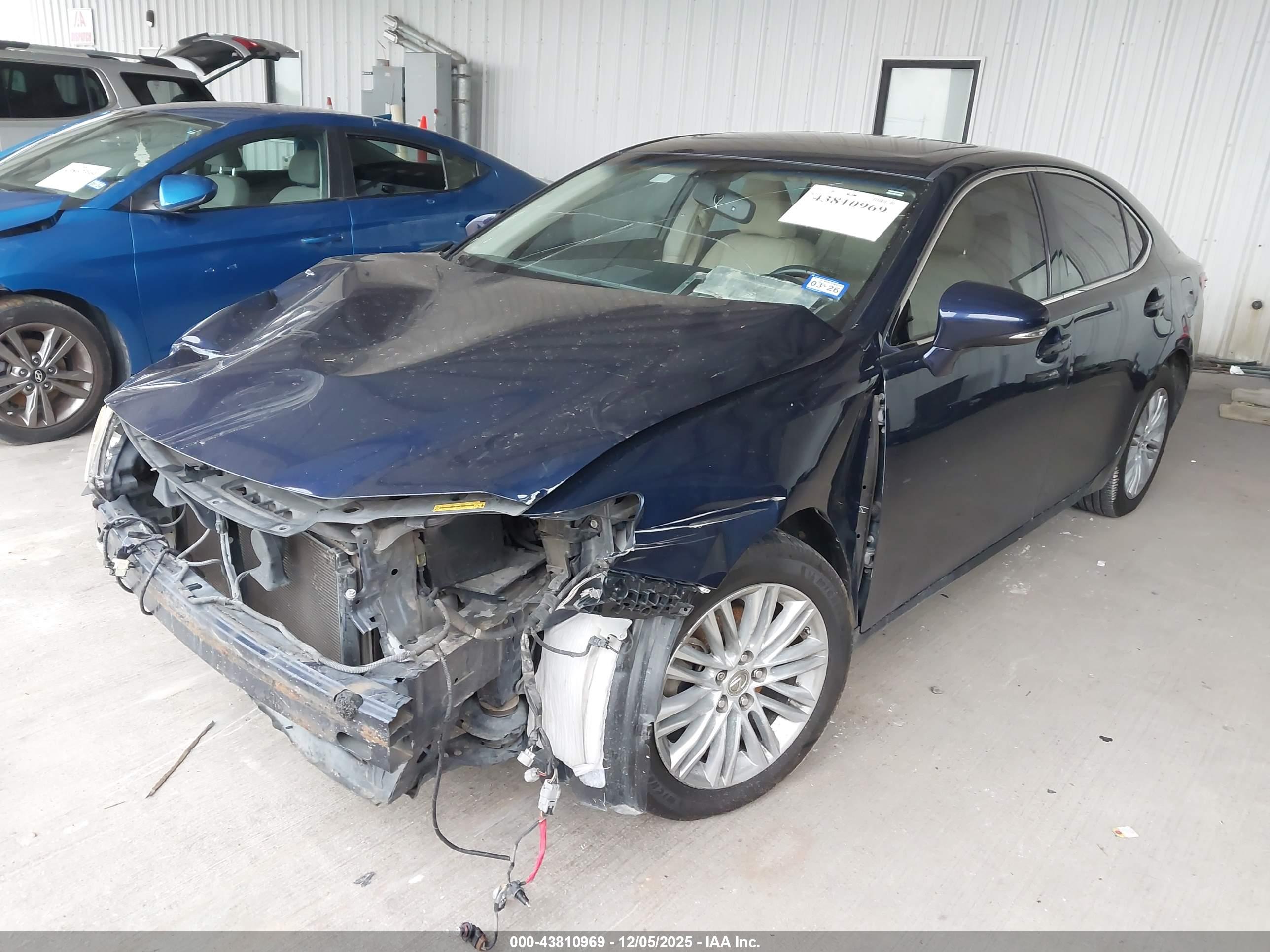 LEXUS ES image 2