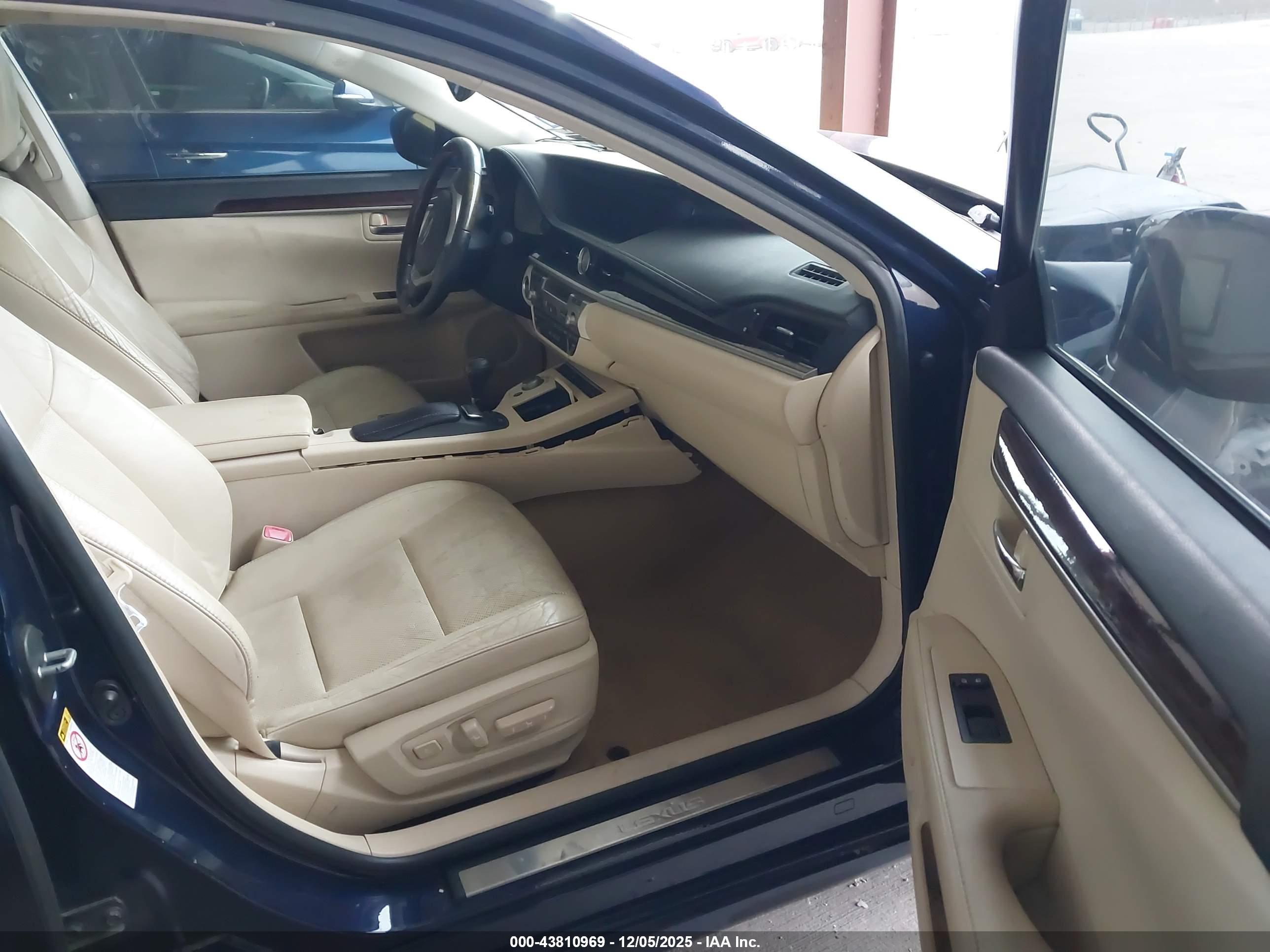 LEXUS ES image 5