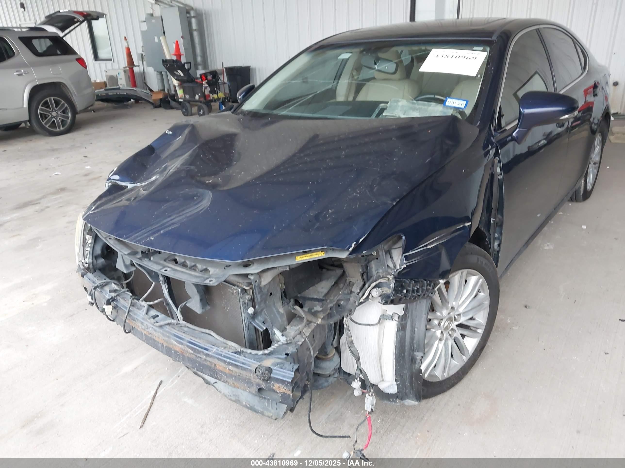 LEXUS ES image 6