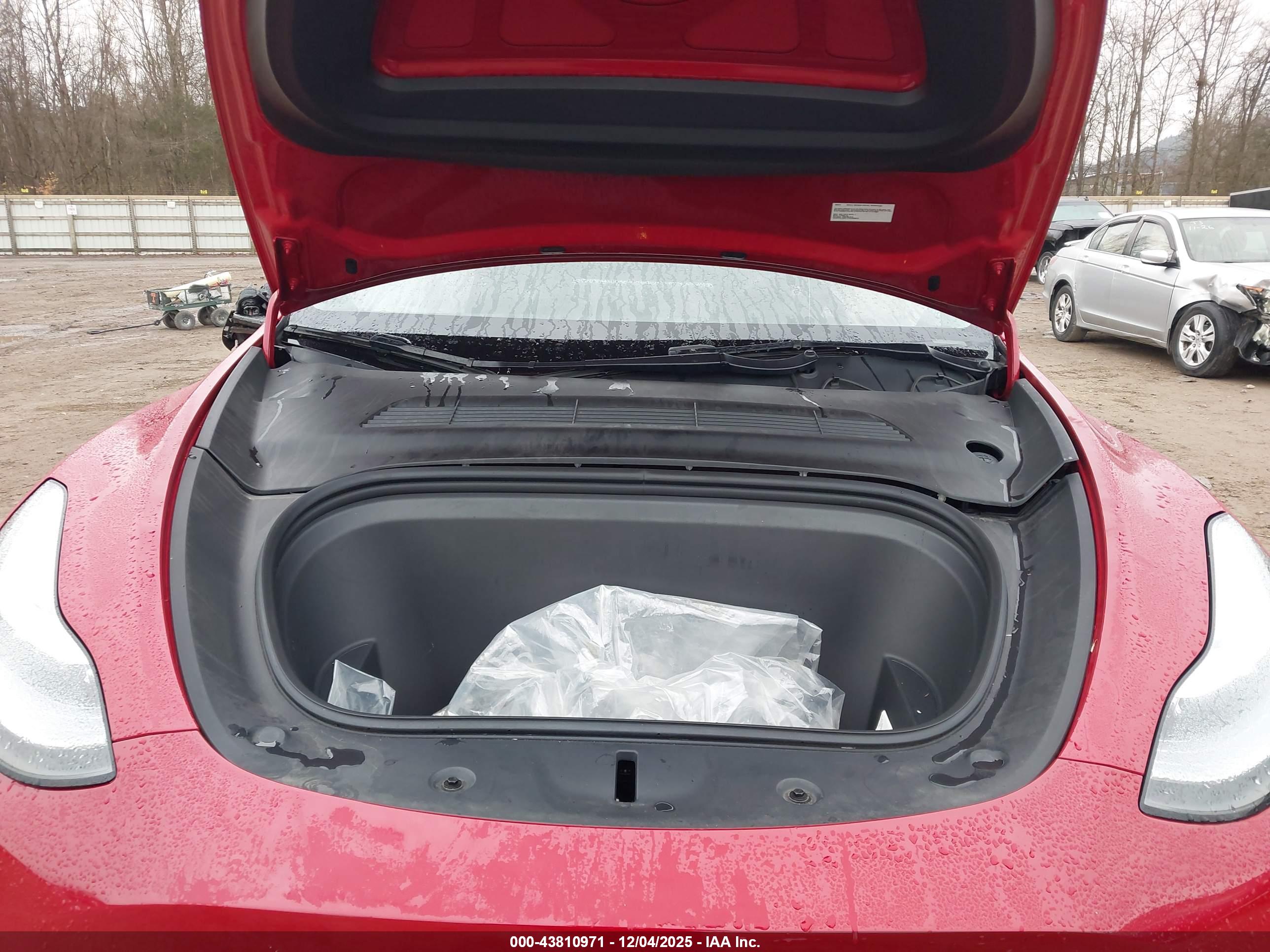 TESLA MODEL image 10