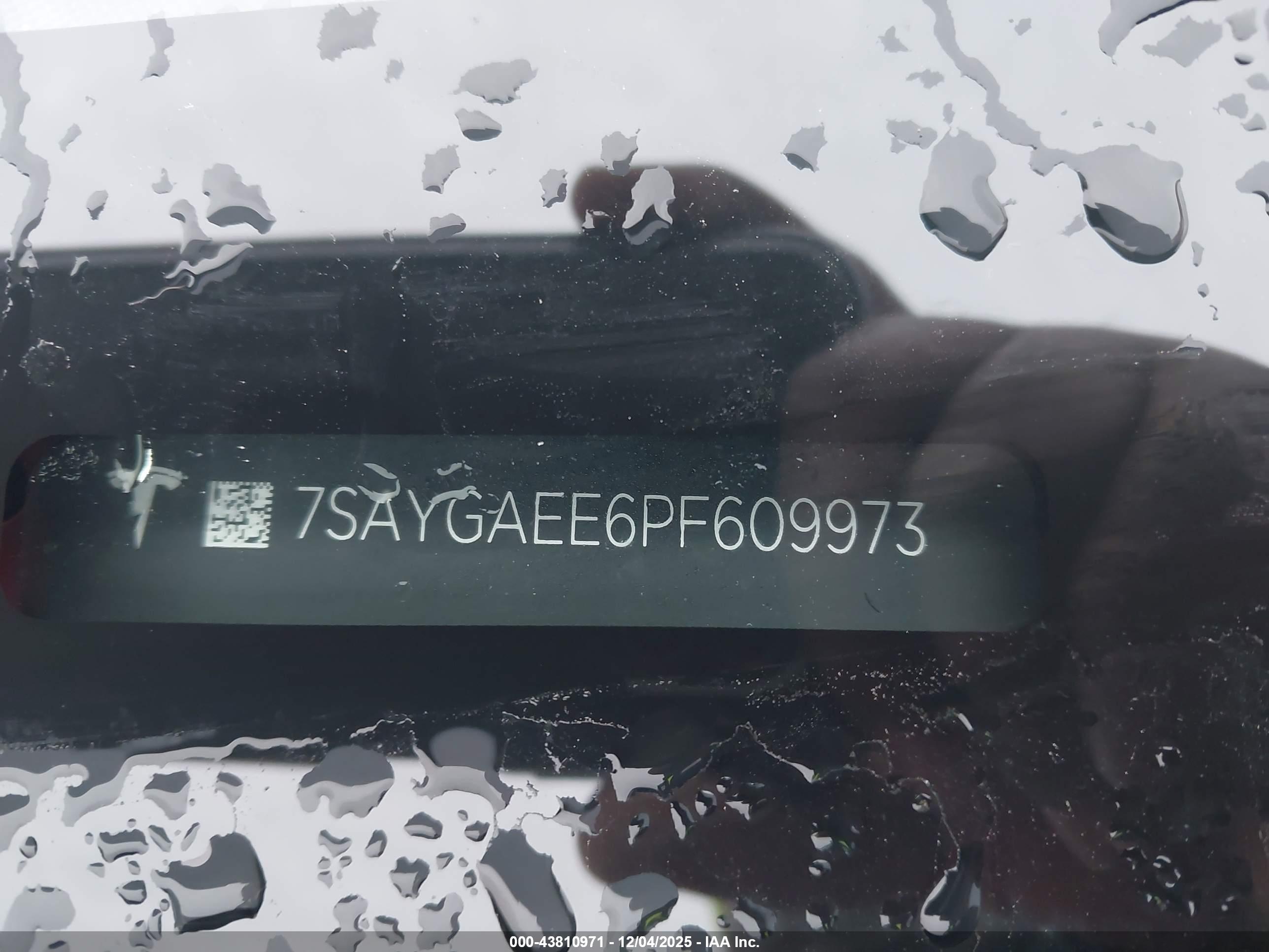 TESLA MODEL image 9