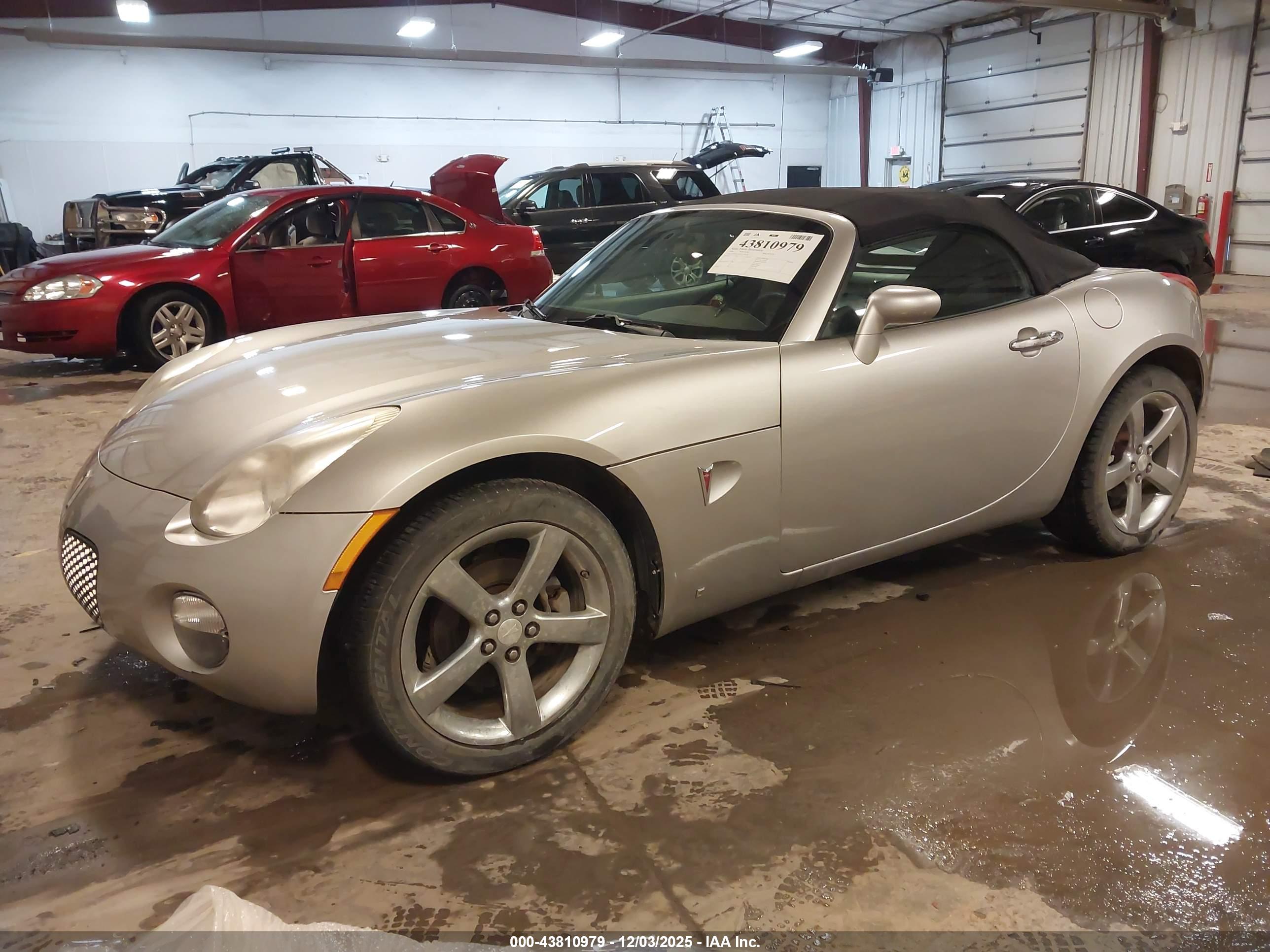 PONTIAC SOLSTICE image 2