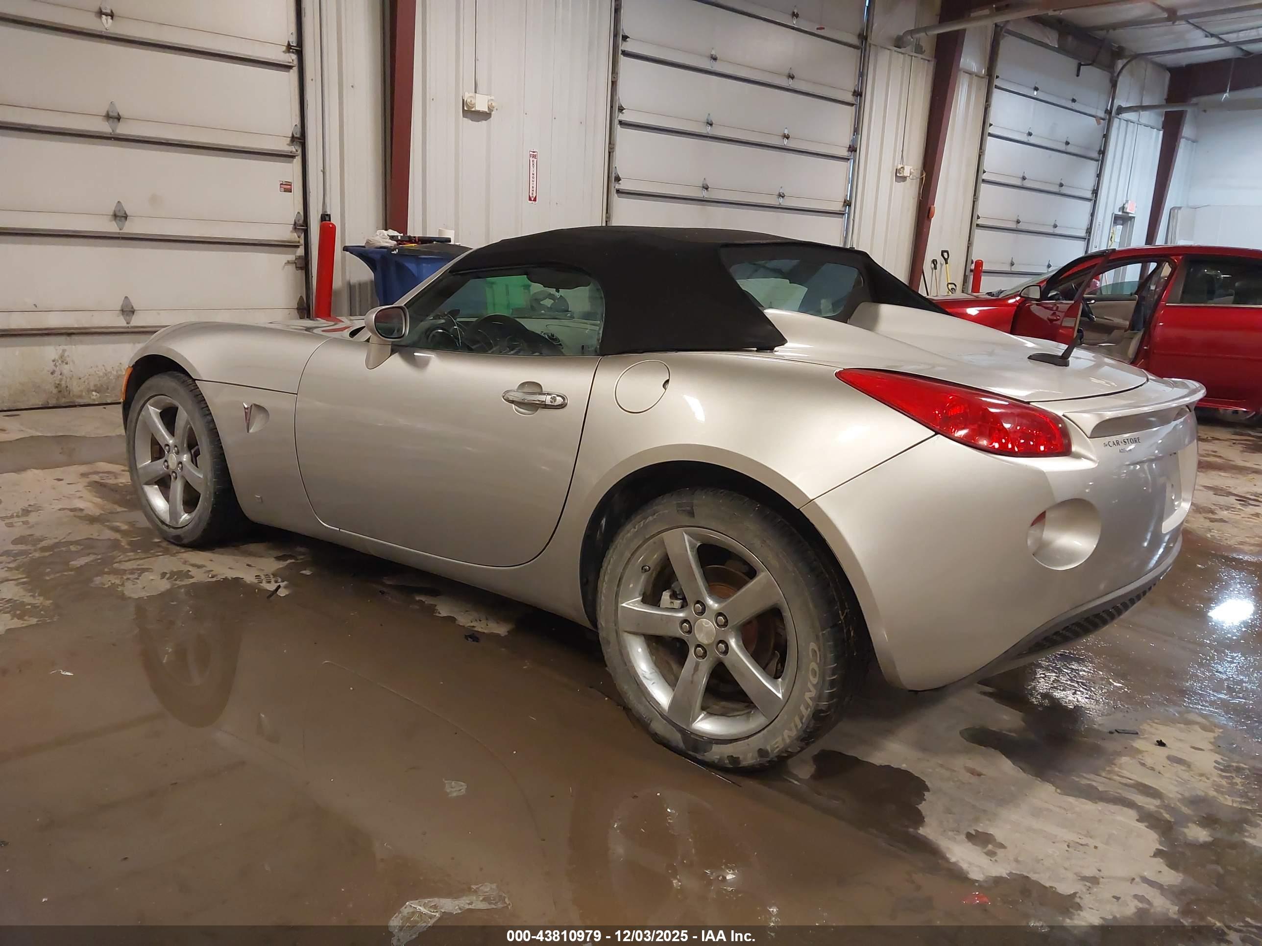 PONTIAC SOLSTICE image 3
