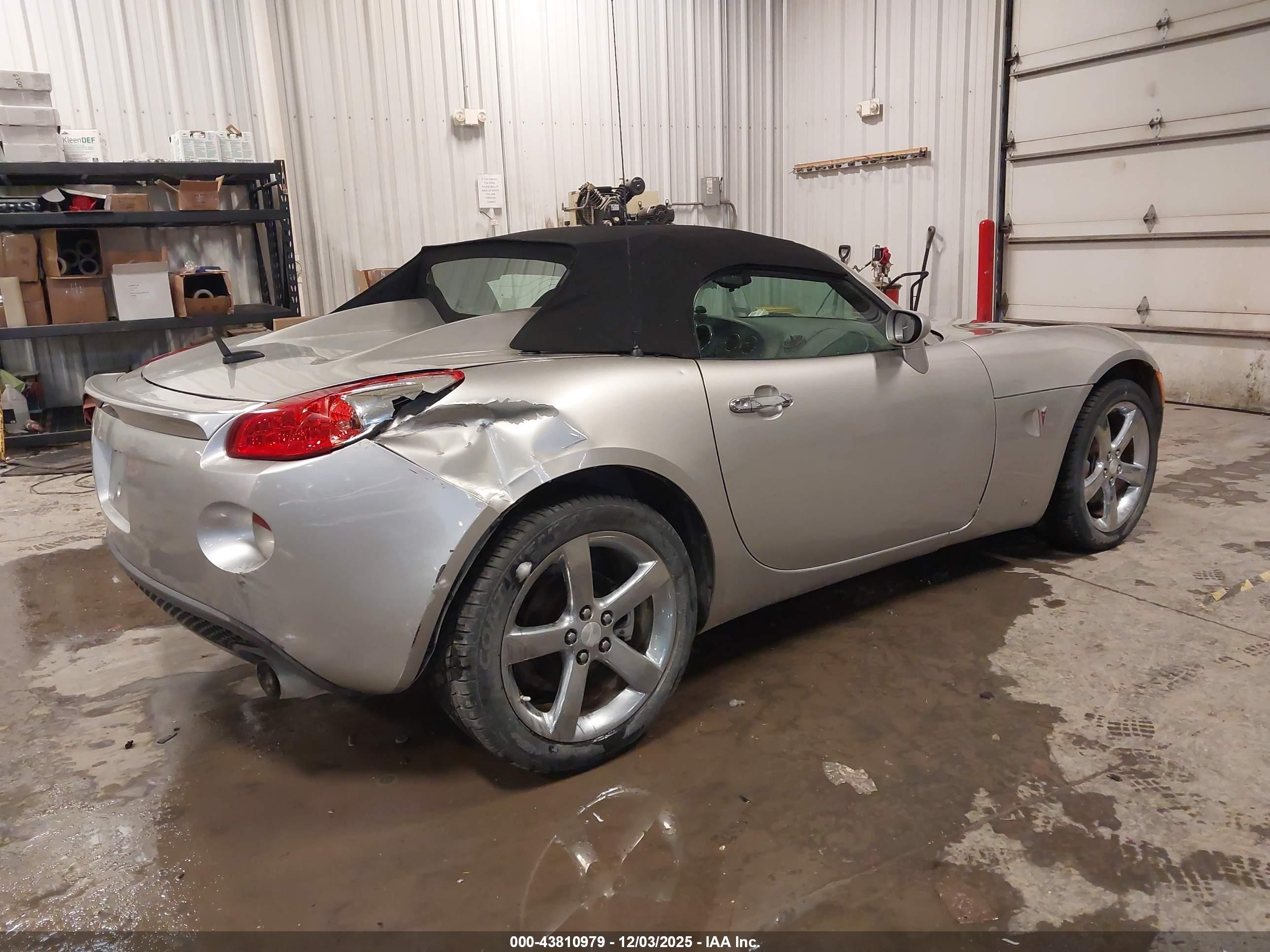 PONTIAC SOLSTICE image 4