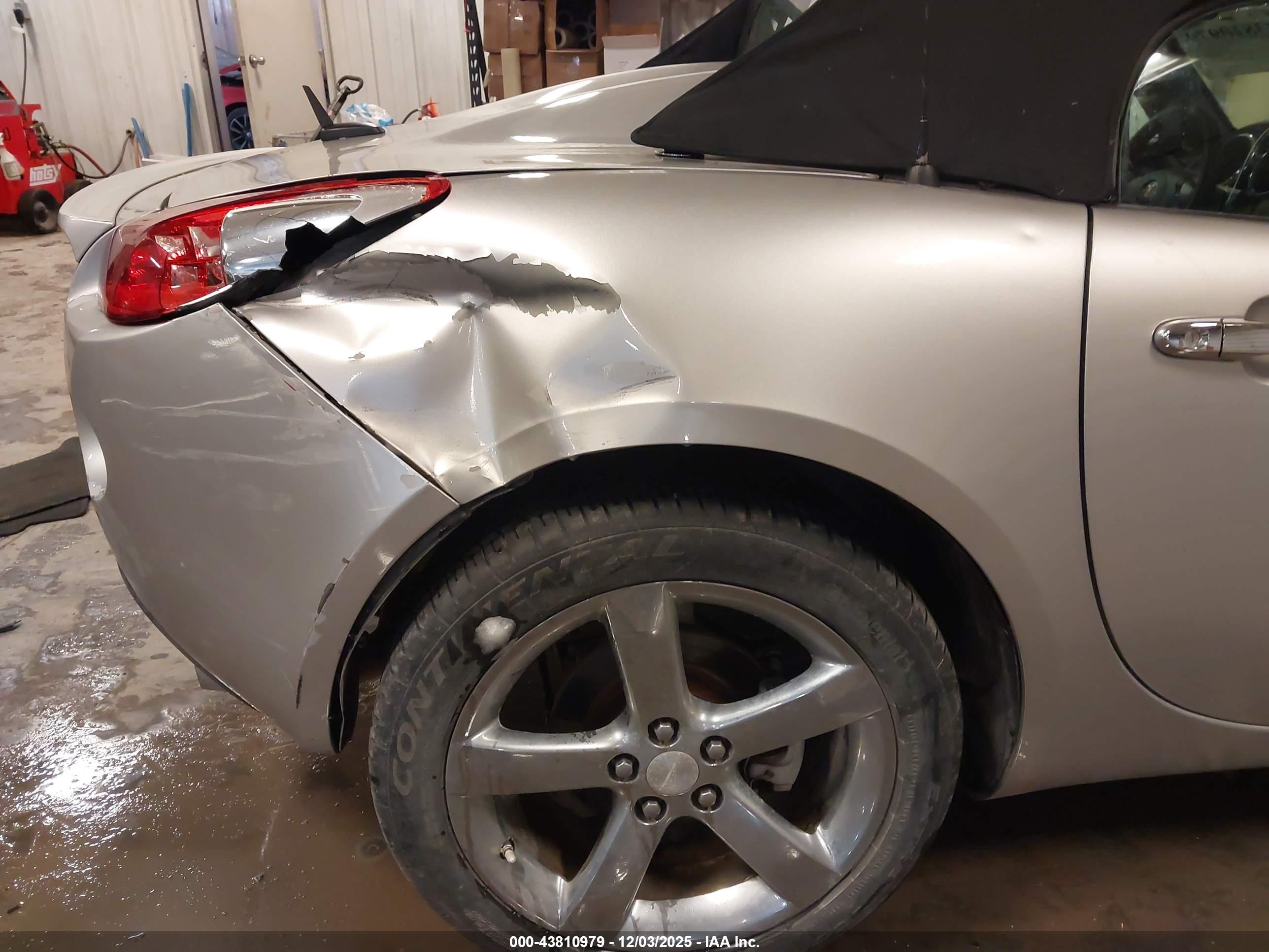 PONTIAC SOLSTICE image 6