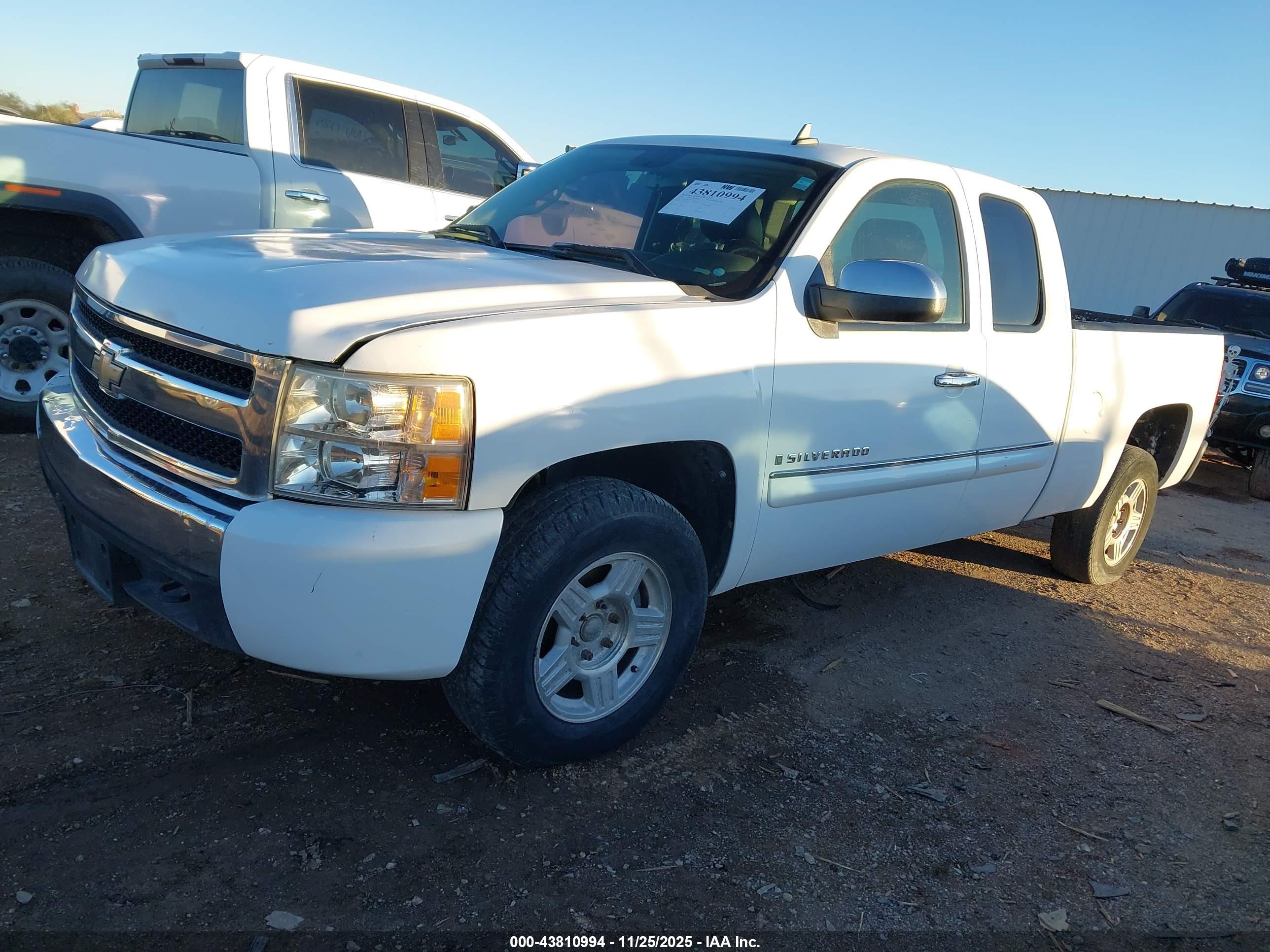 CHEVROLET SILVERADO image 2