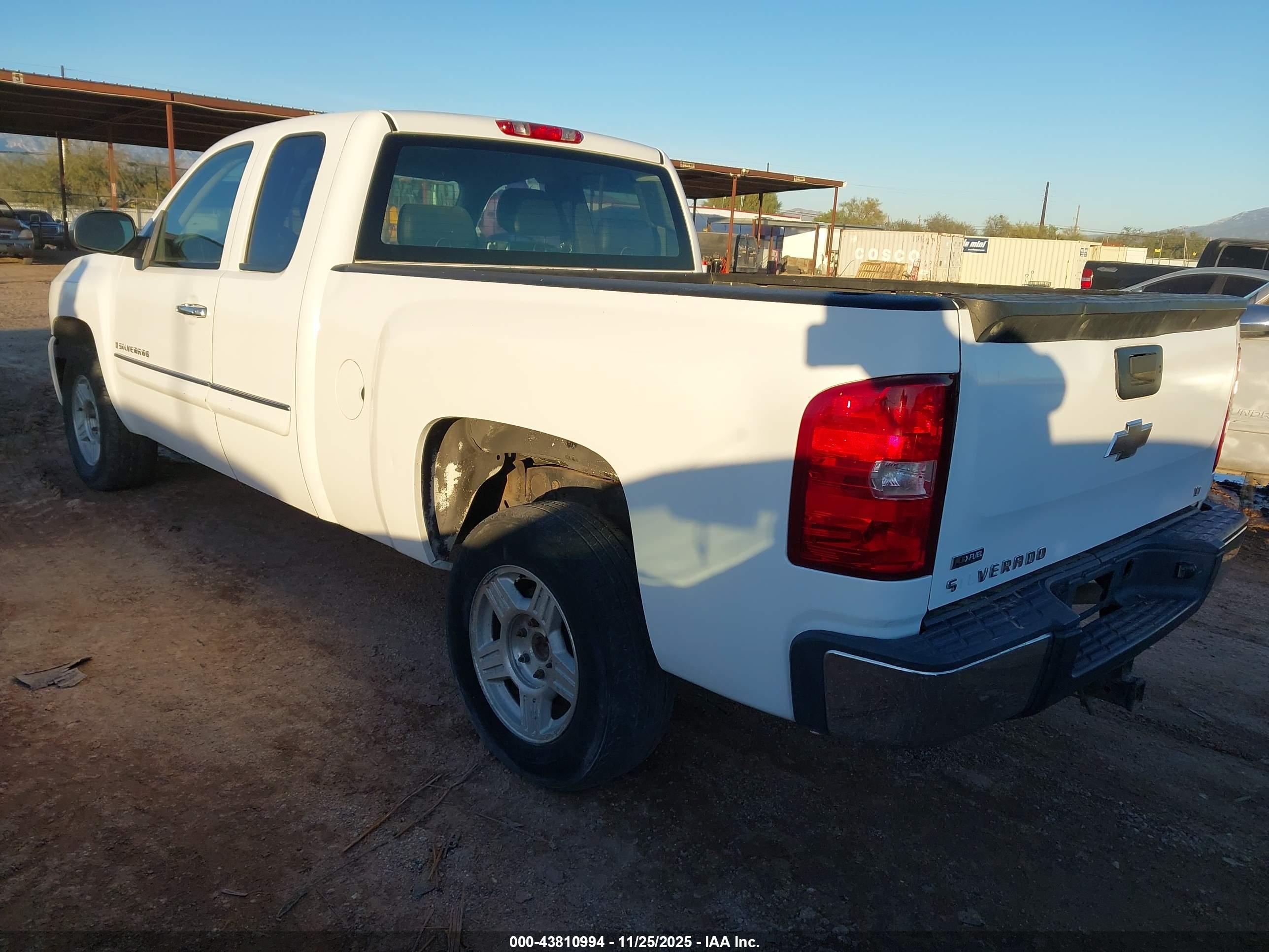 CHEVROLET SILVERADO image 3