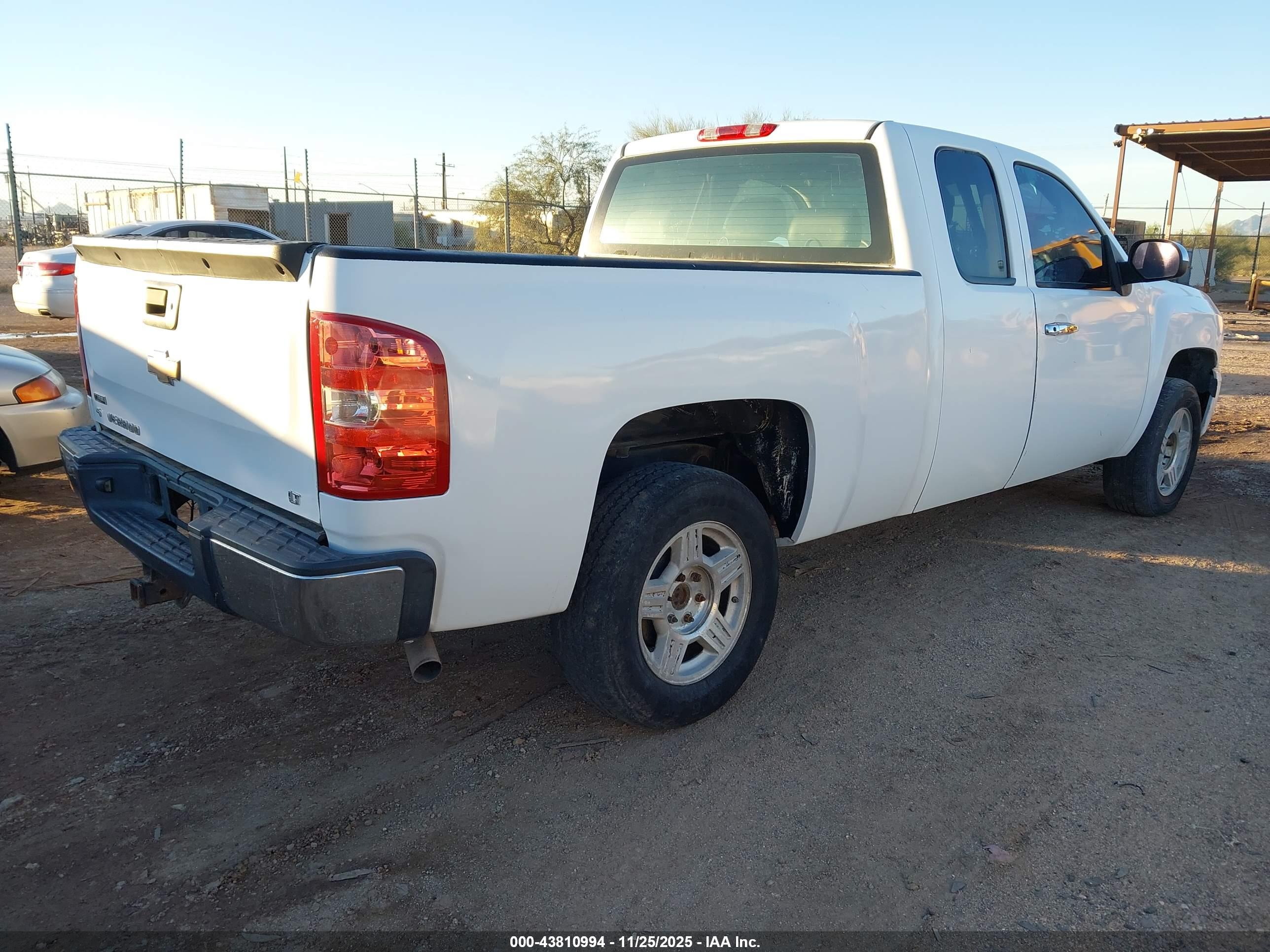 CHEVROLET SILVERADO image 4