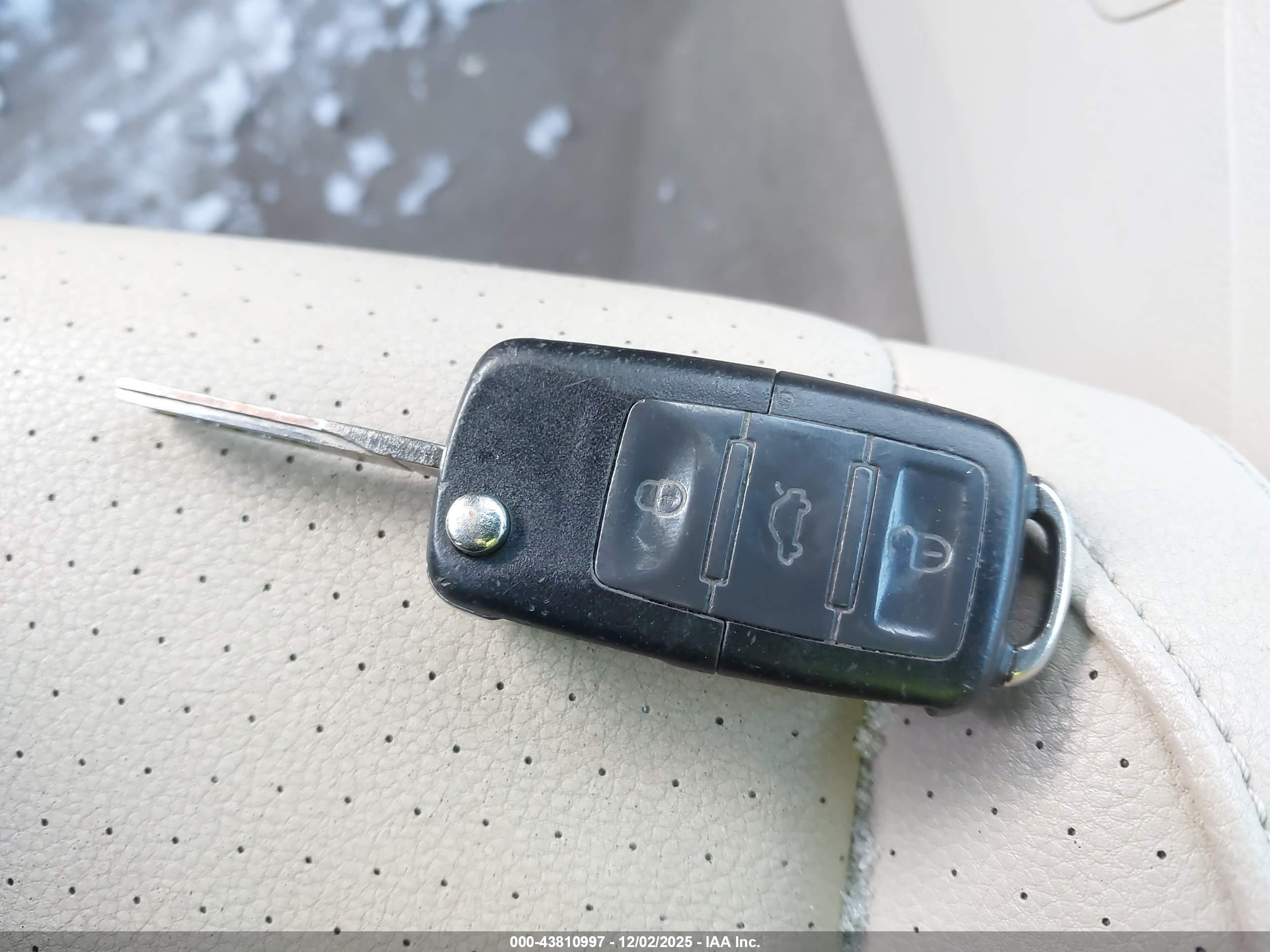 VOLKSWAGEN EOS image 11
