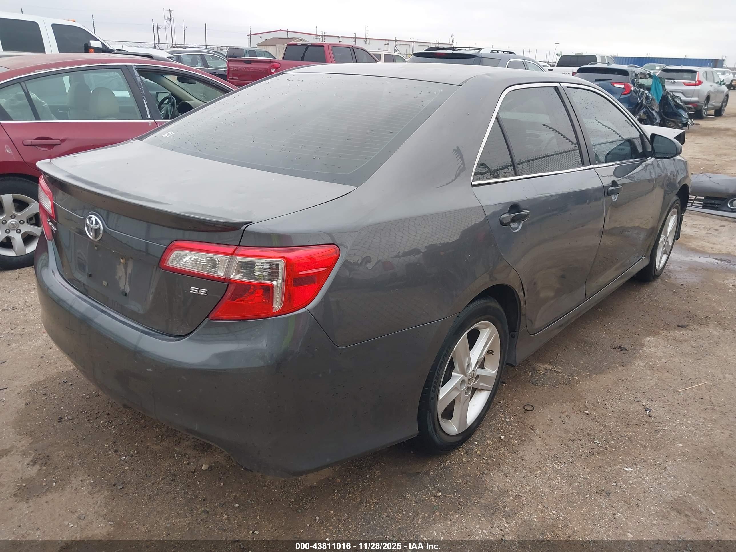 TOYOTA CAMRY image 4
