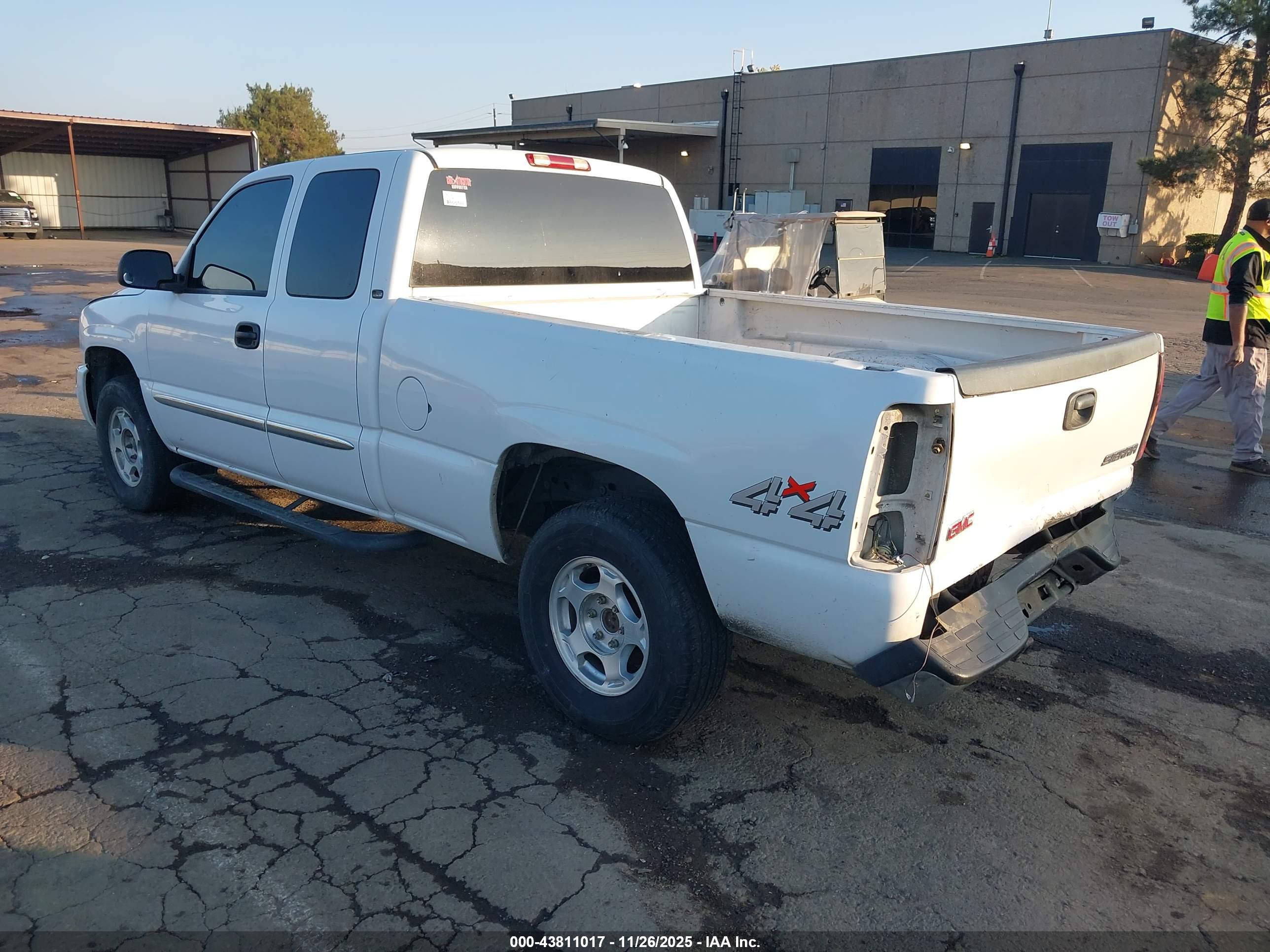 GMC SIERRA image 3
