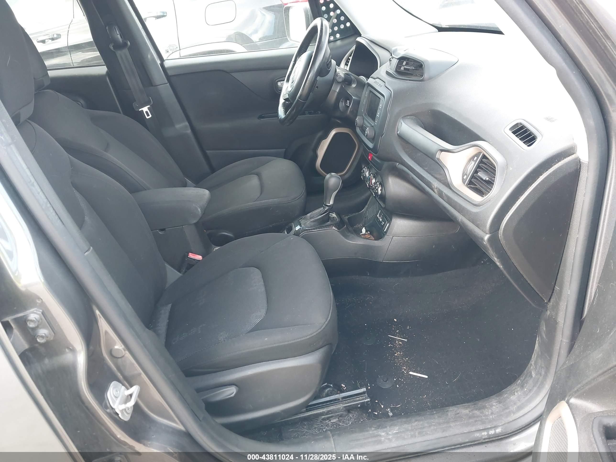 JEEP RENEGADE image 5