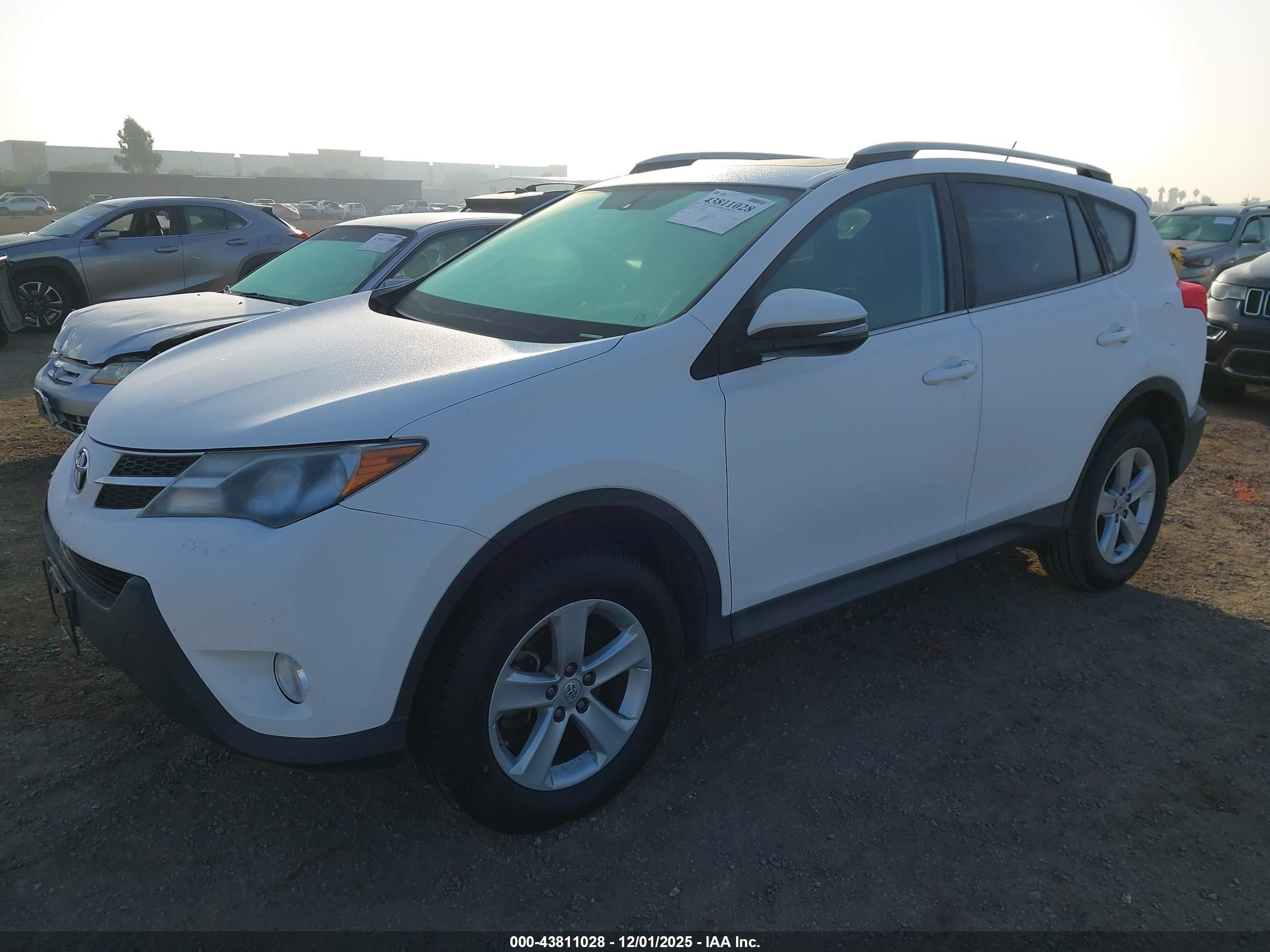 TOYOTA RAV4 image 2