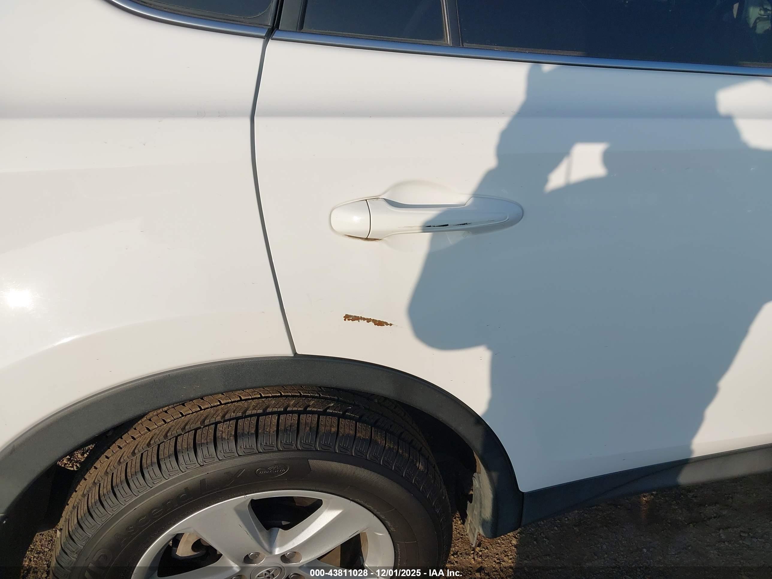 TOYOTA RAV4 image 6