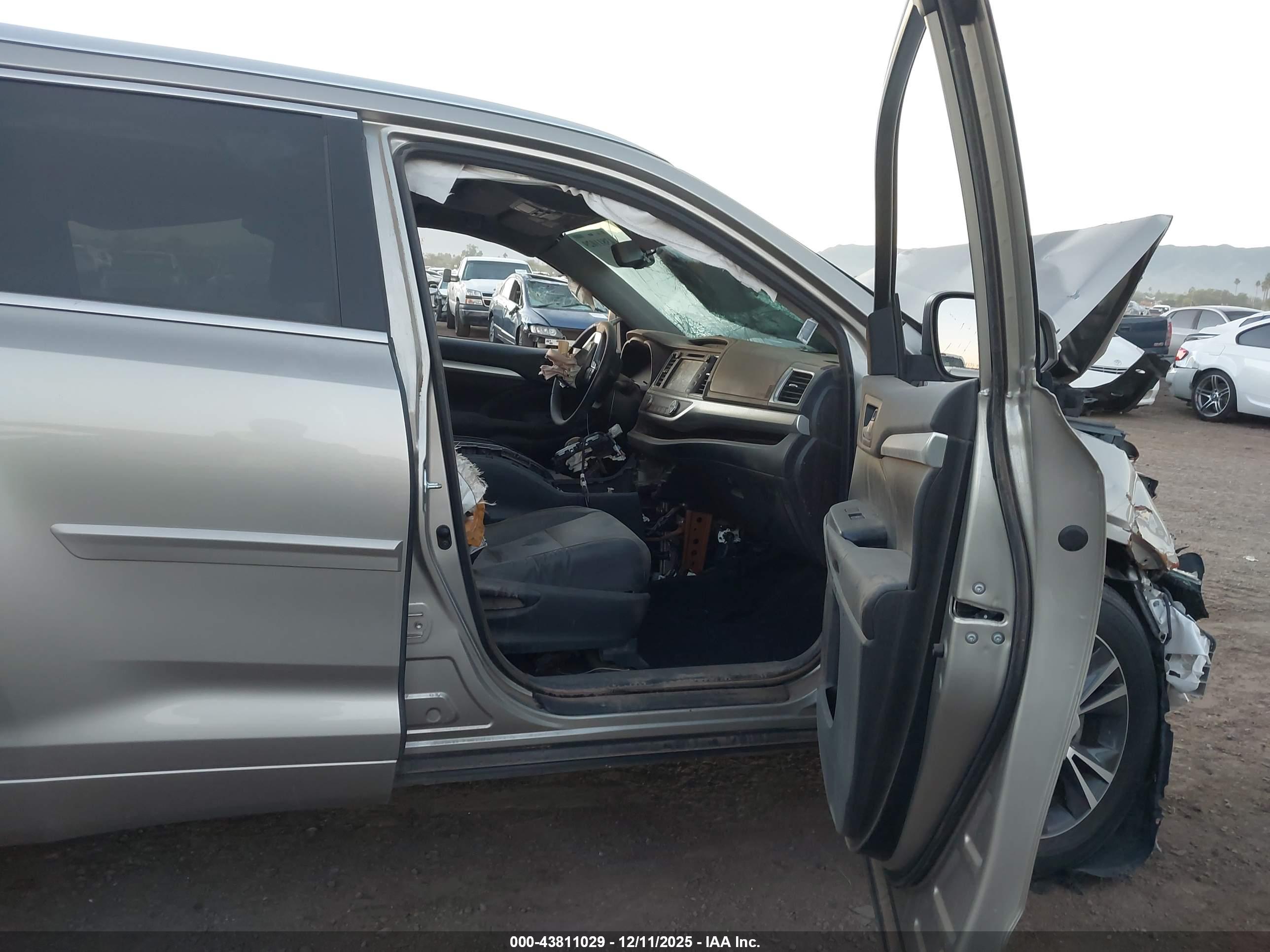 TOYOTA HIGHLANDER image 5