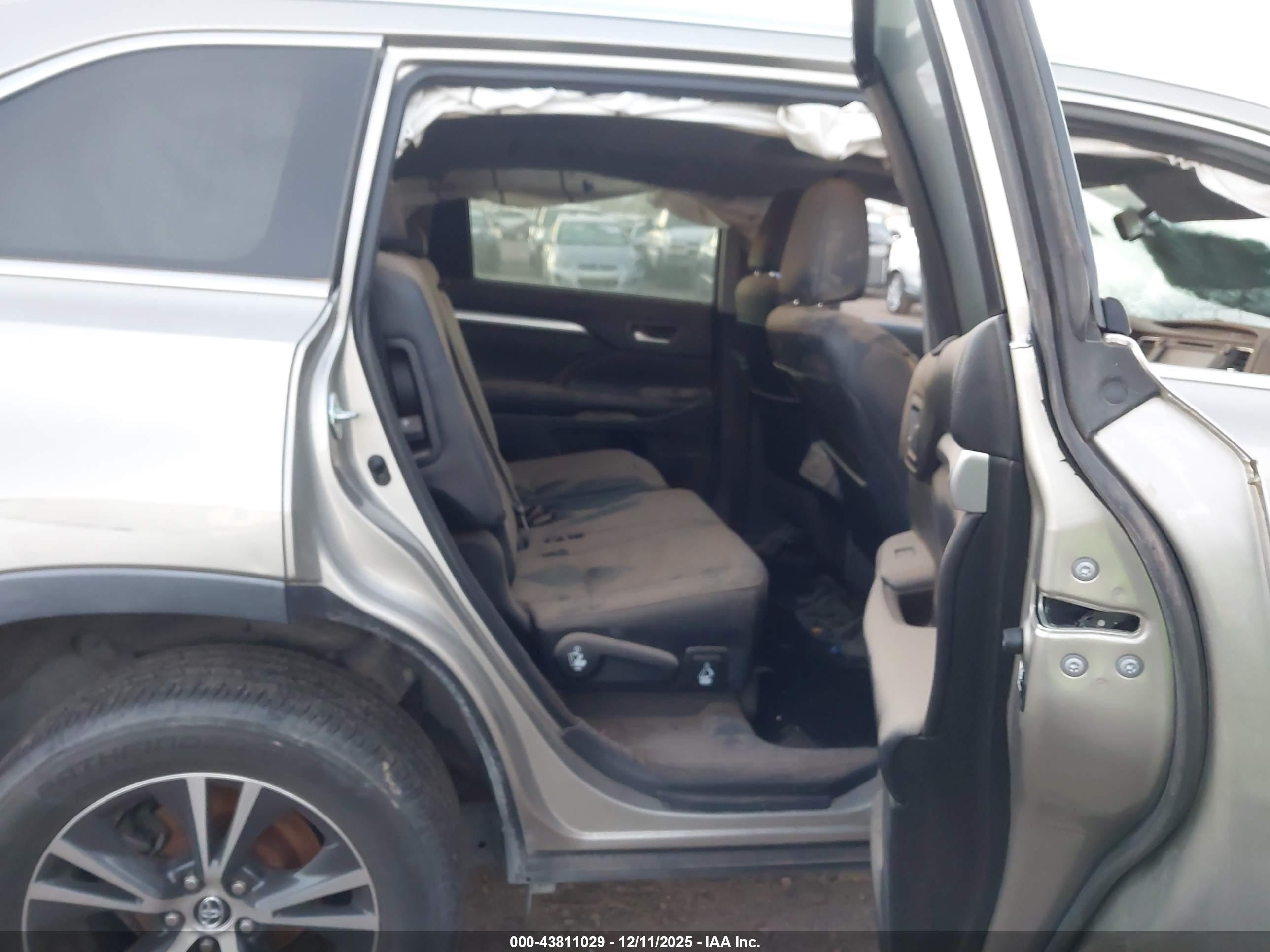 TOYOTA HIGHLANDER image 8
