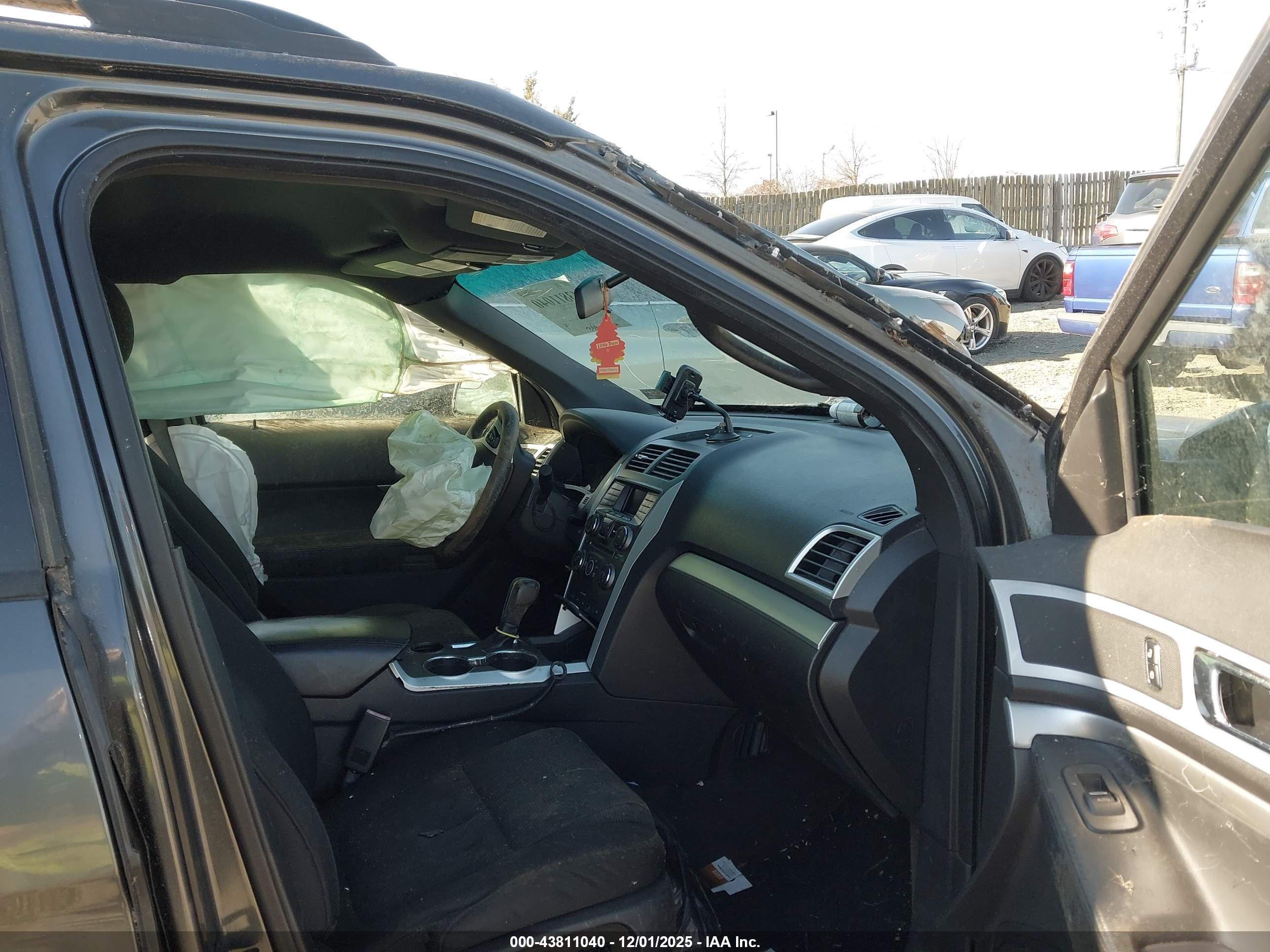 FORD EXPLORER image 5