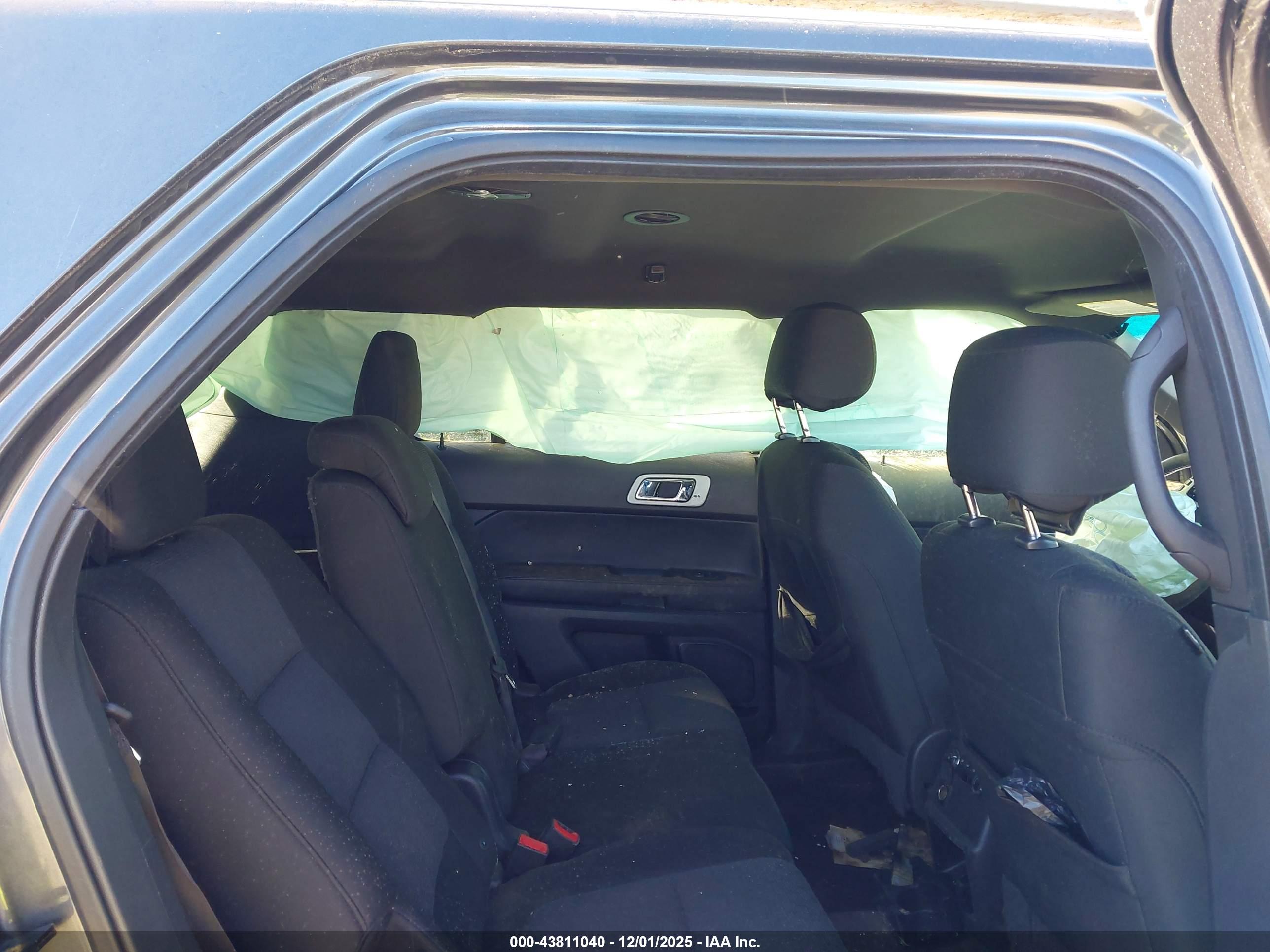 FORD EXPLORER image 8
