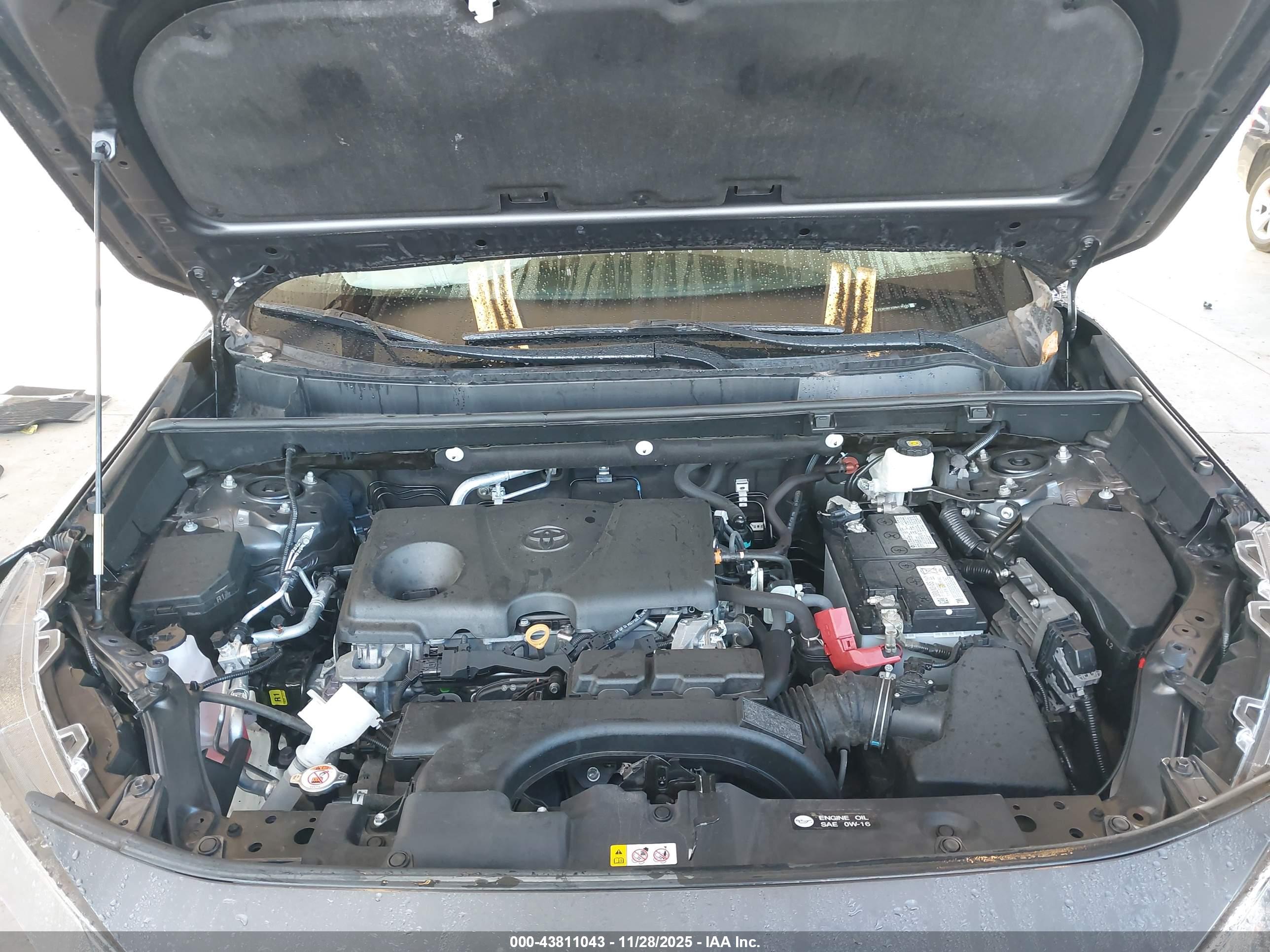 TOYOTA RAV4 image 10