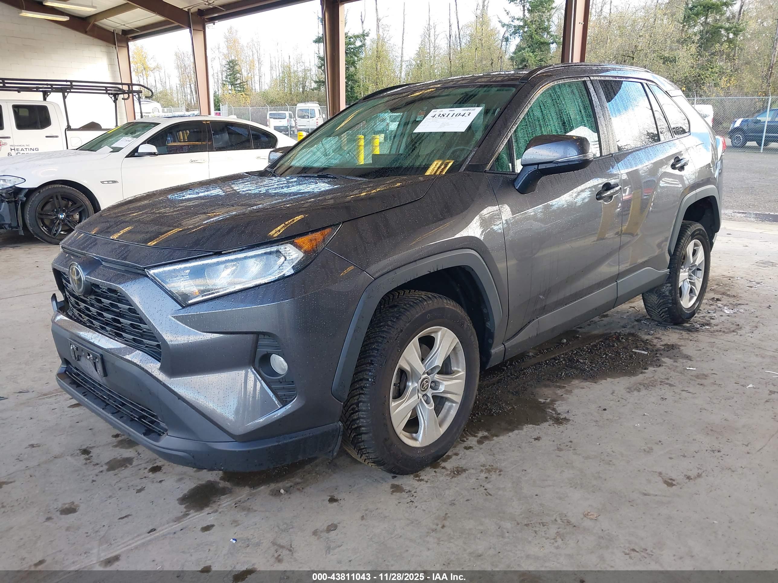 TOYOTA RAV4 image 2