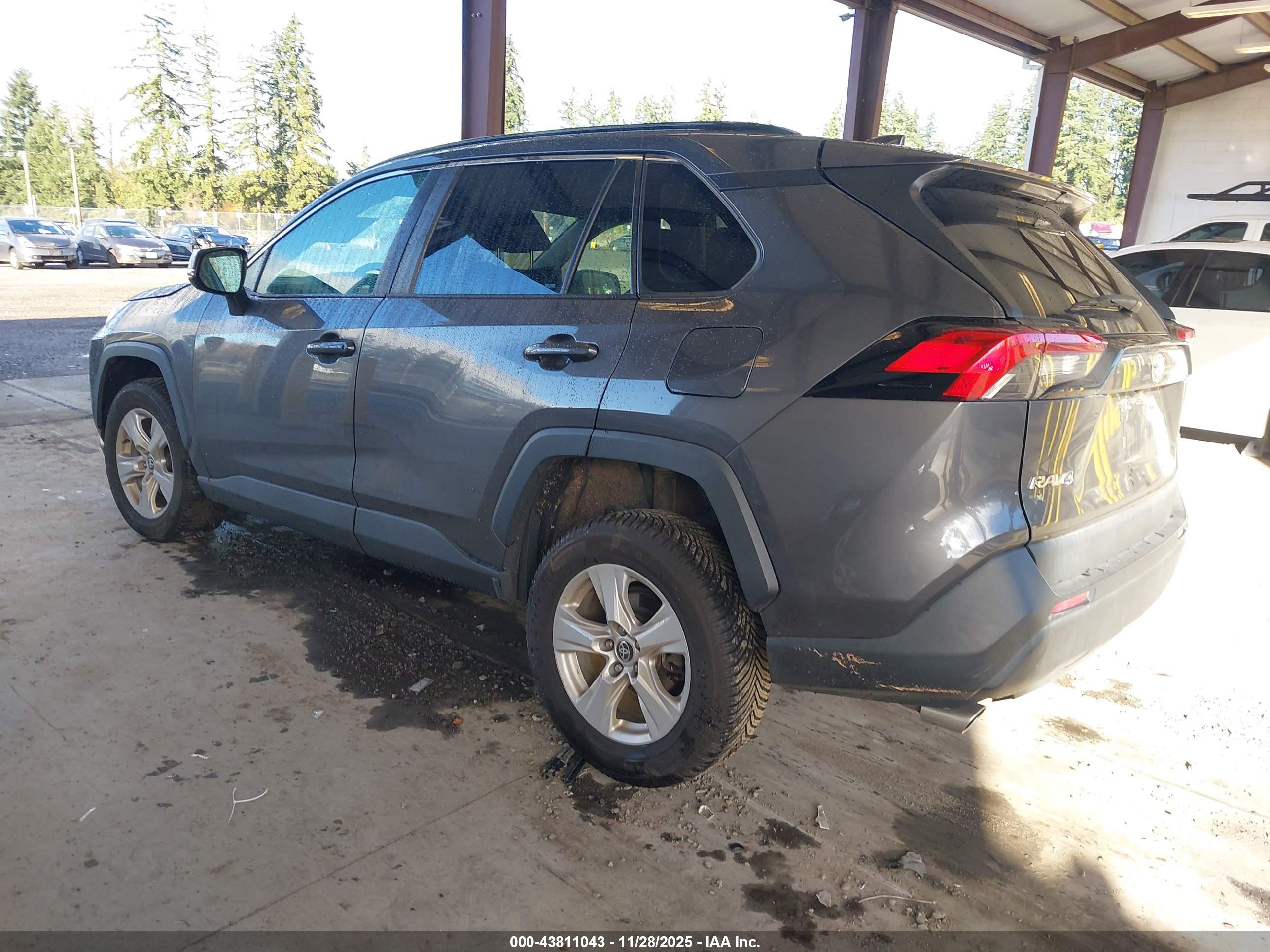 TOYOTA RAV4 image 3