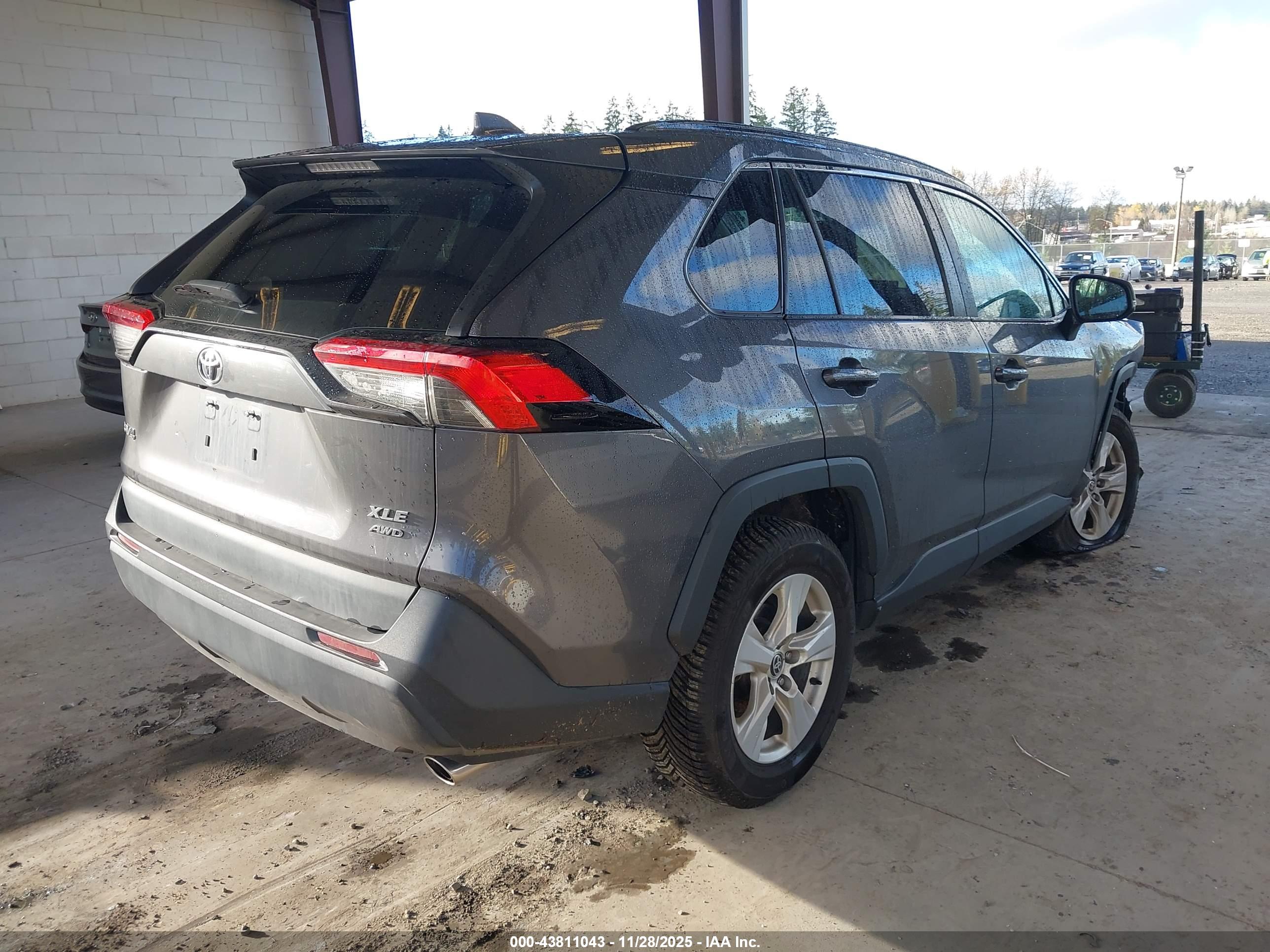 TOYOTA RAV4 image 4