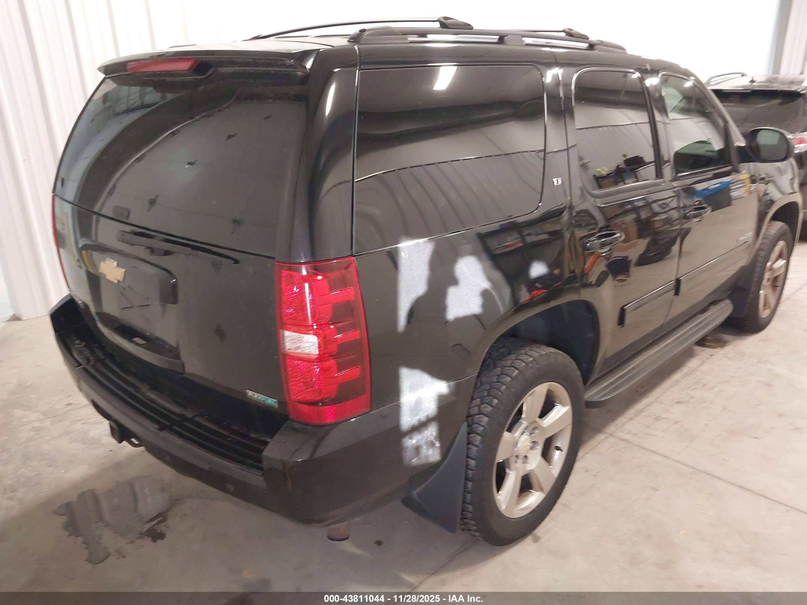 CHEVROLET TAHOE image 4