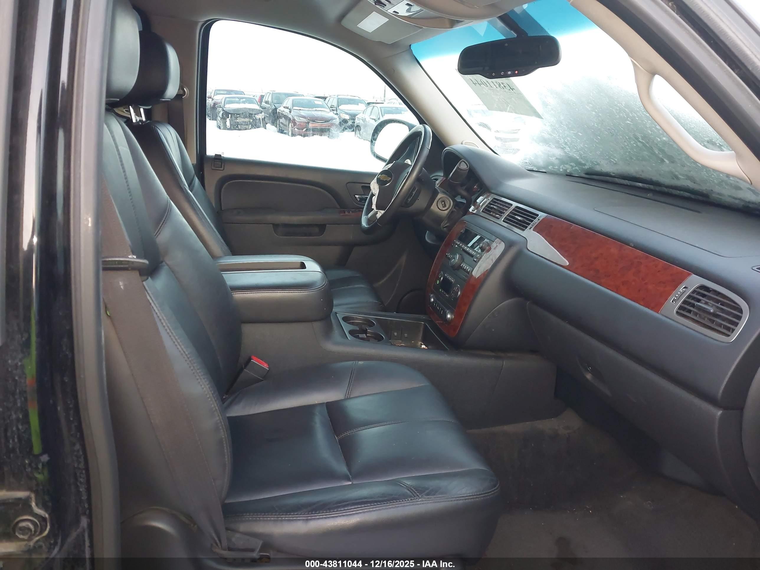 CHEVROLET TAHOE image 5