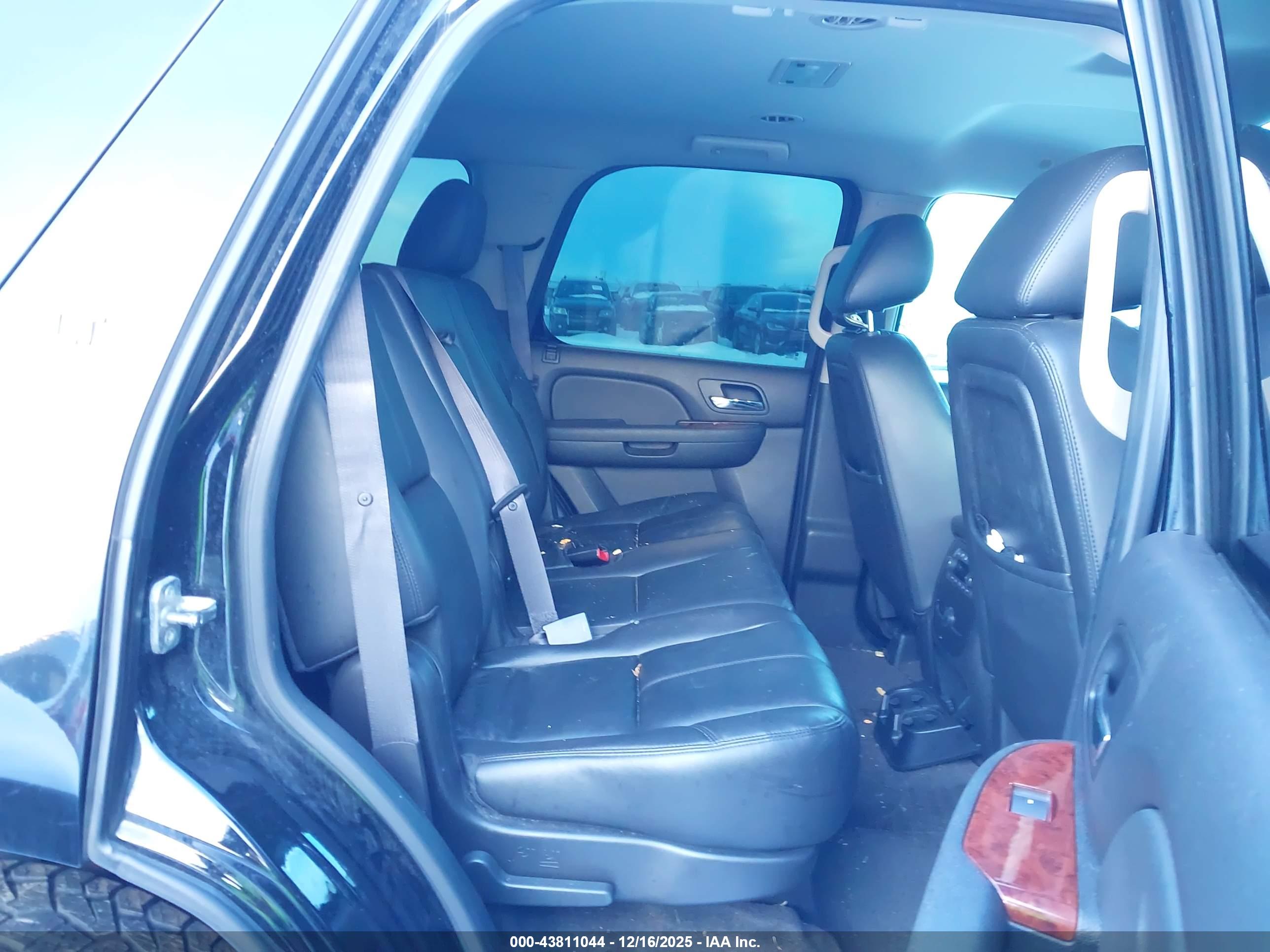CHEVROLET TAHOE image 8