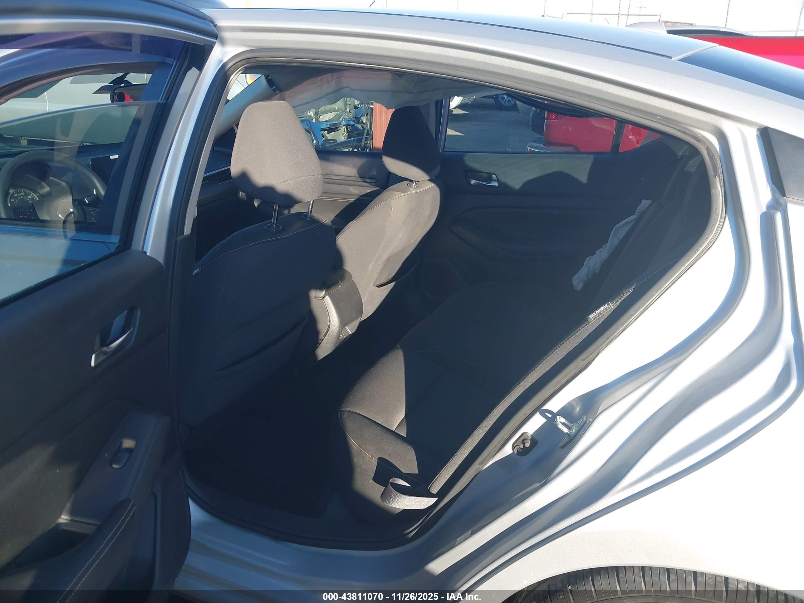 NISSAN ALTIMA image 8