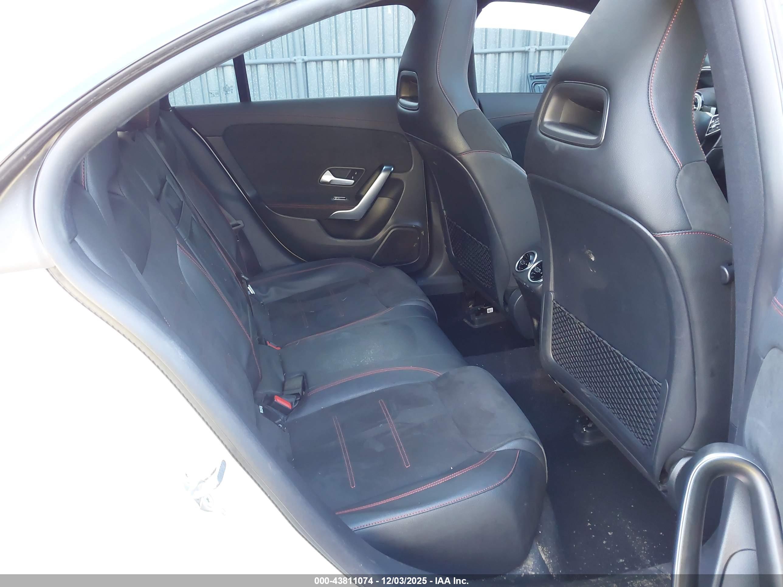 MERCEDES-BENZ CLA image 8