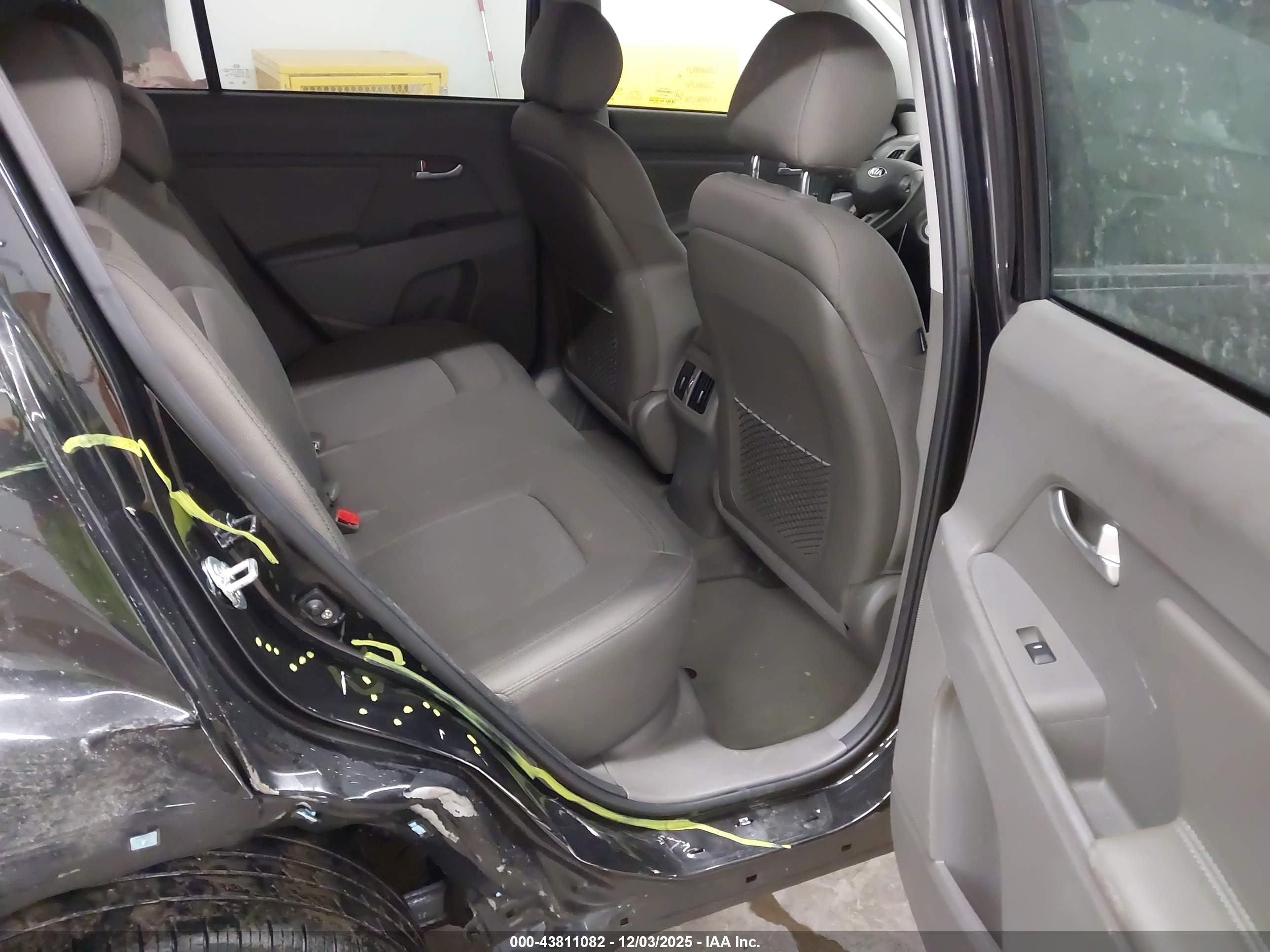 KIA SPORTAGE image 8