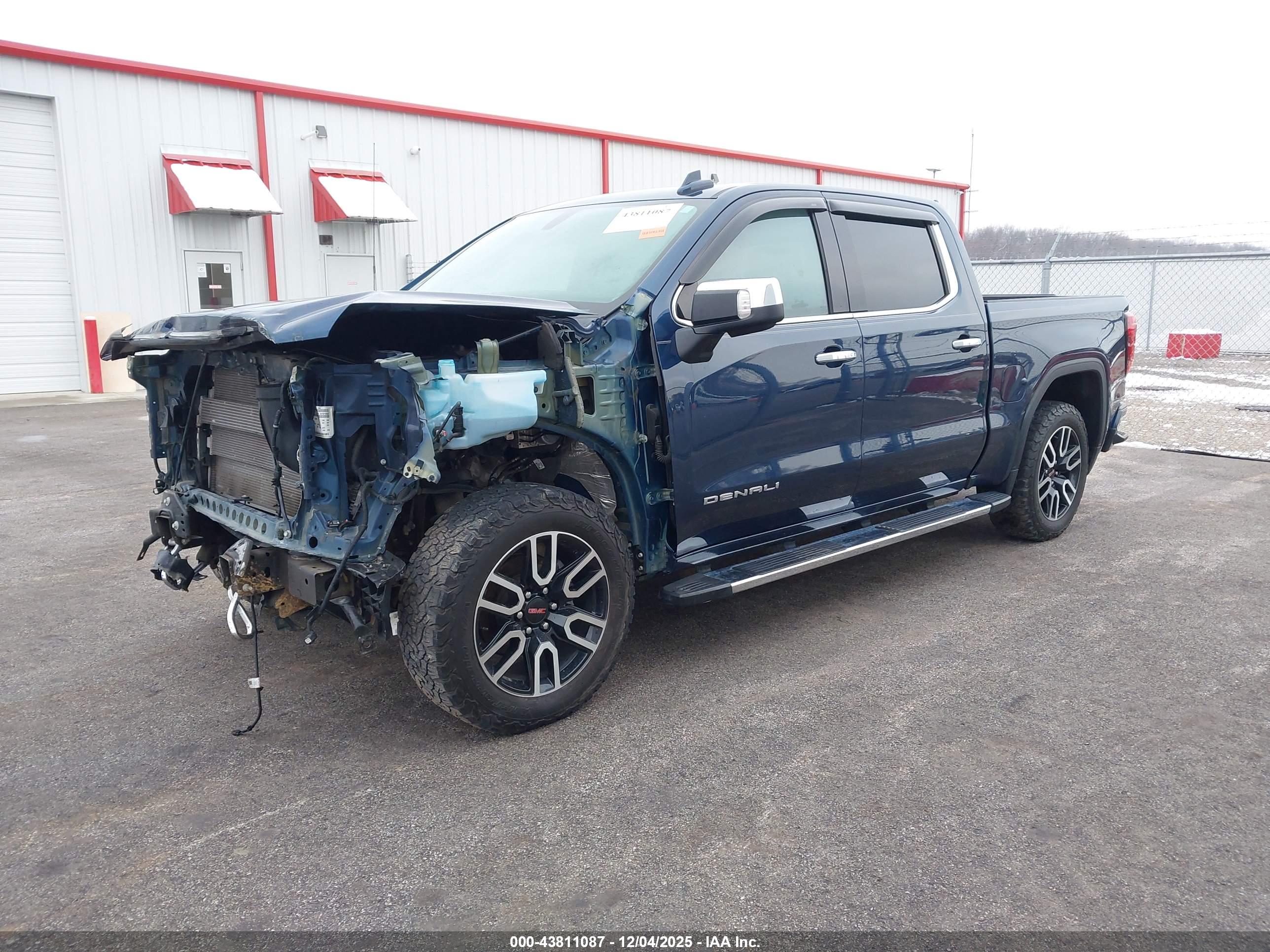 GMC SIERRA image 2