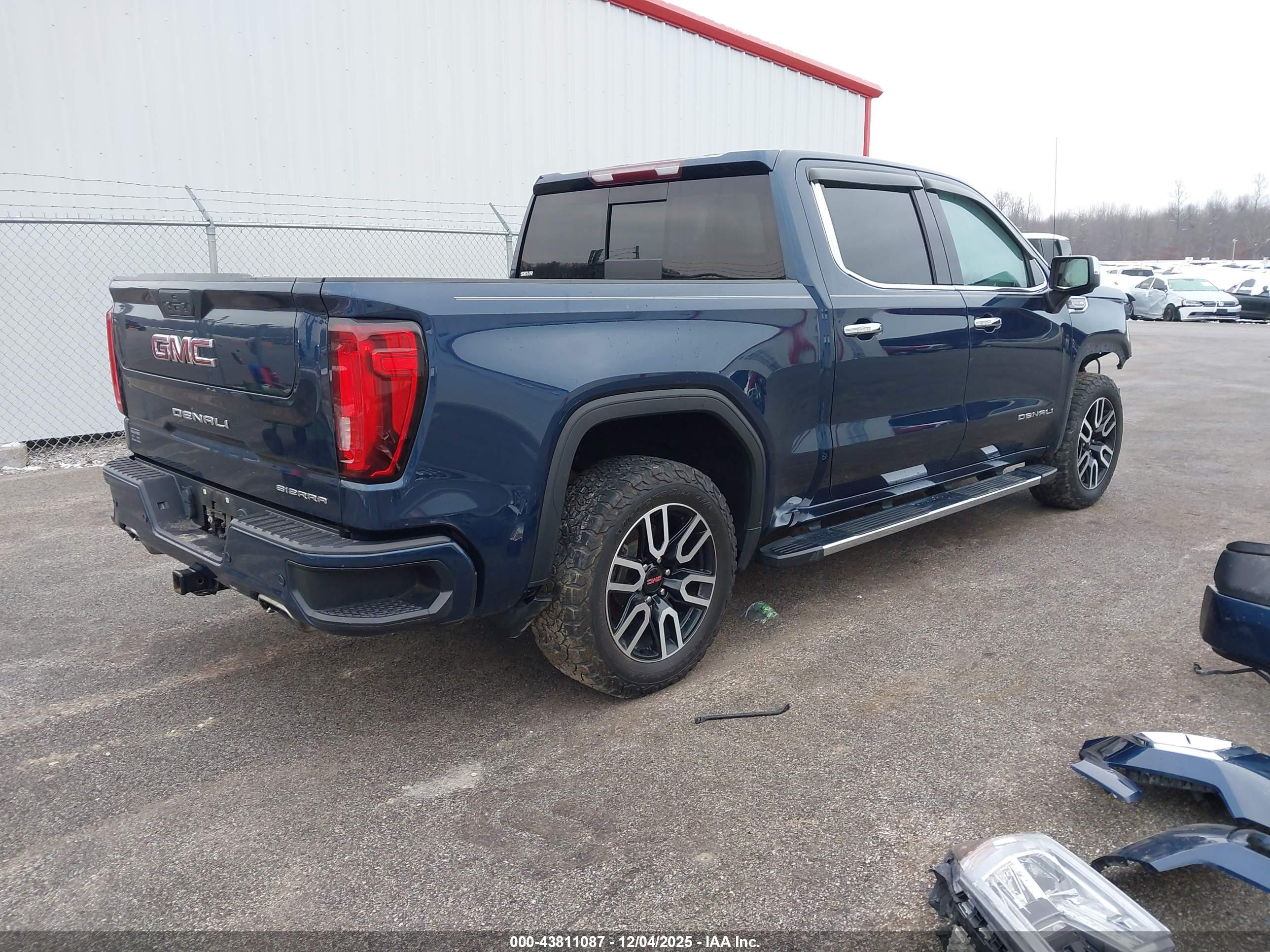 GMC SIERRA image 4