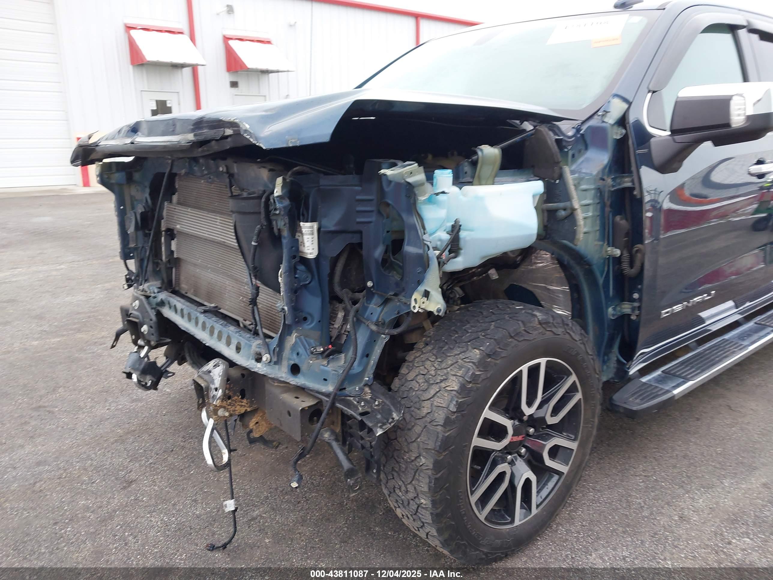 GMC SIERRA image 6