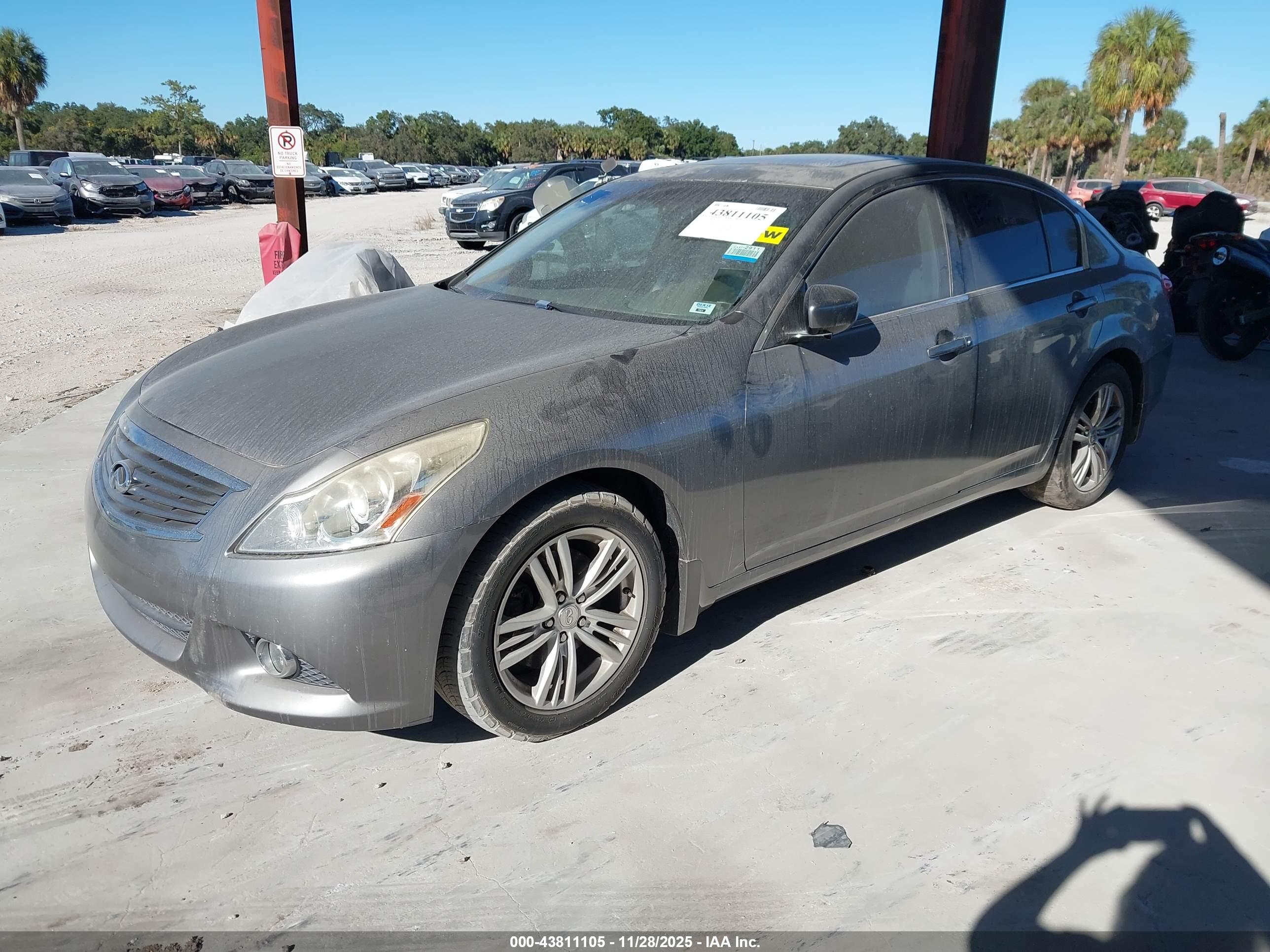 INFINITI G37 image 2