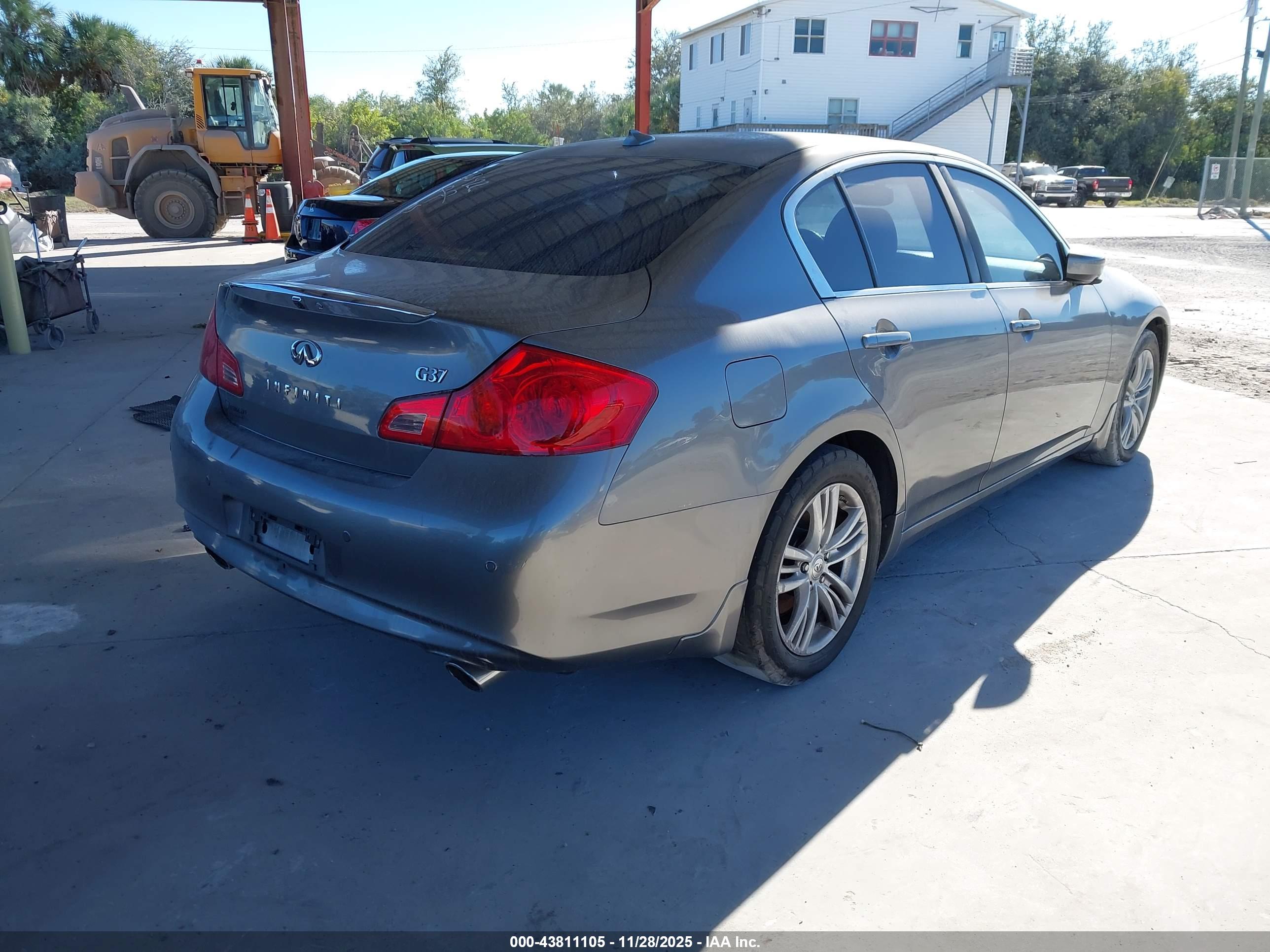 INFINITI G37 image 4