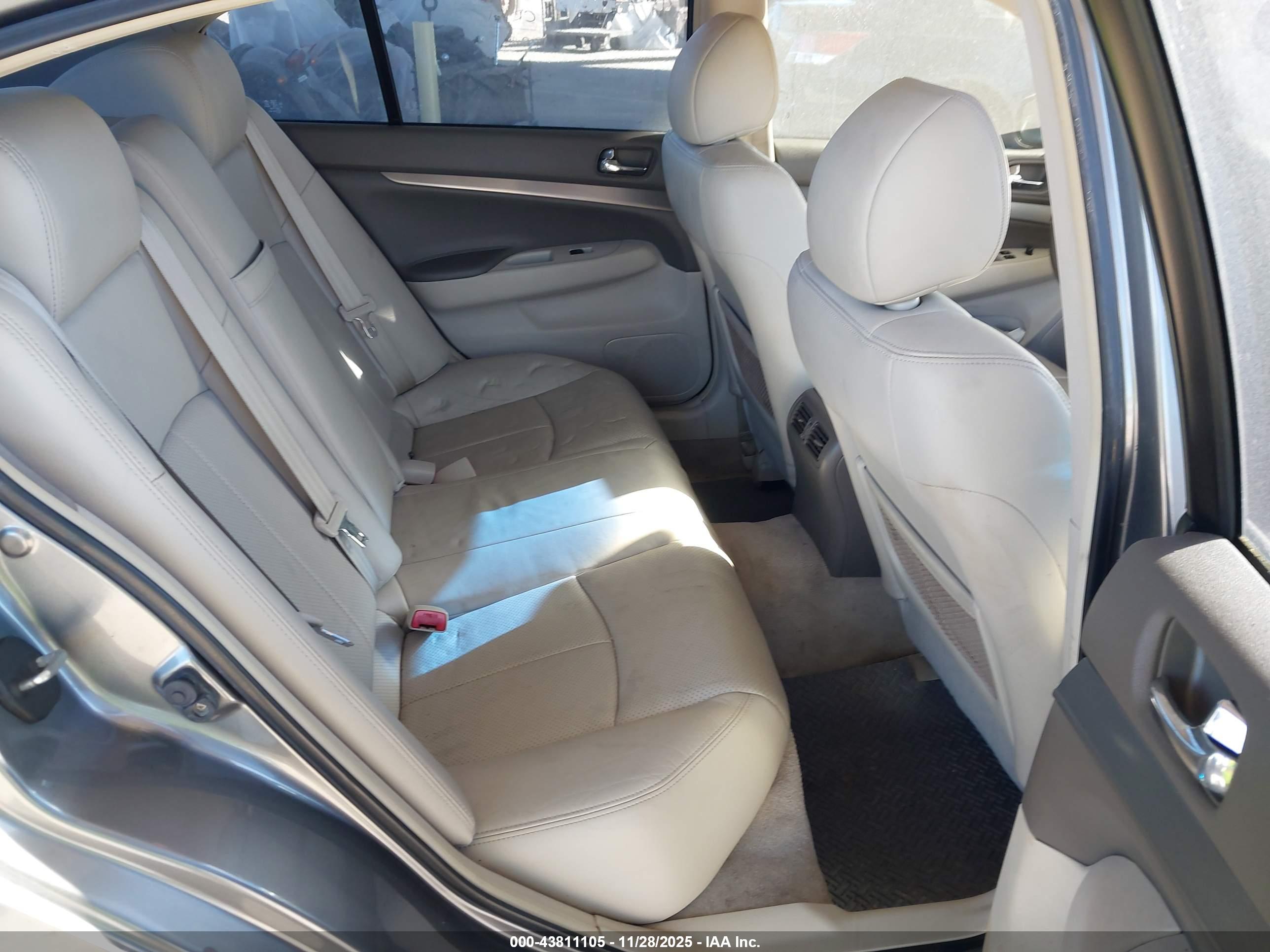 INFINITI G37 image 8