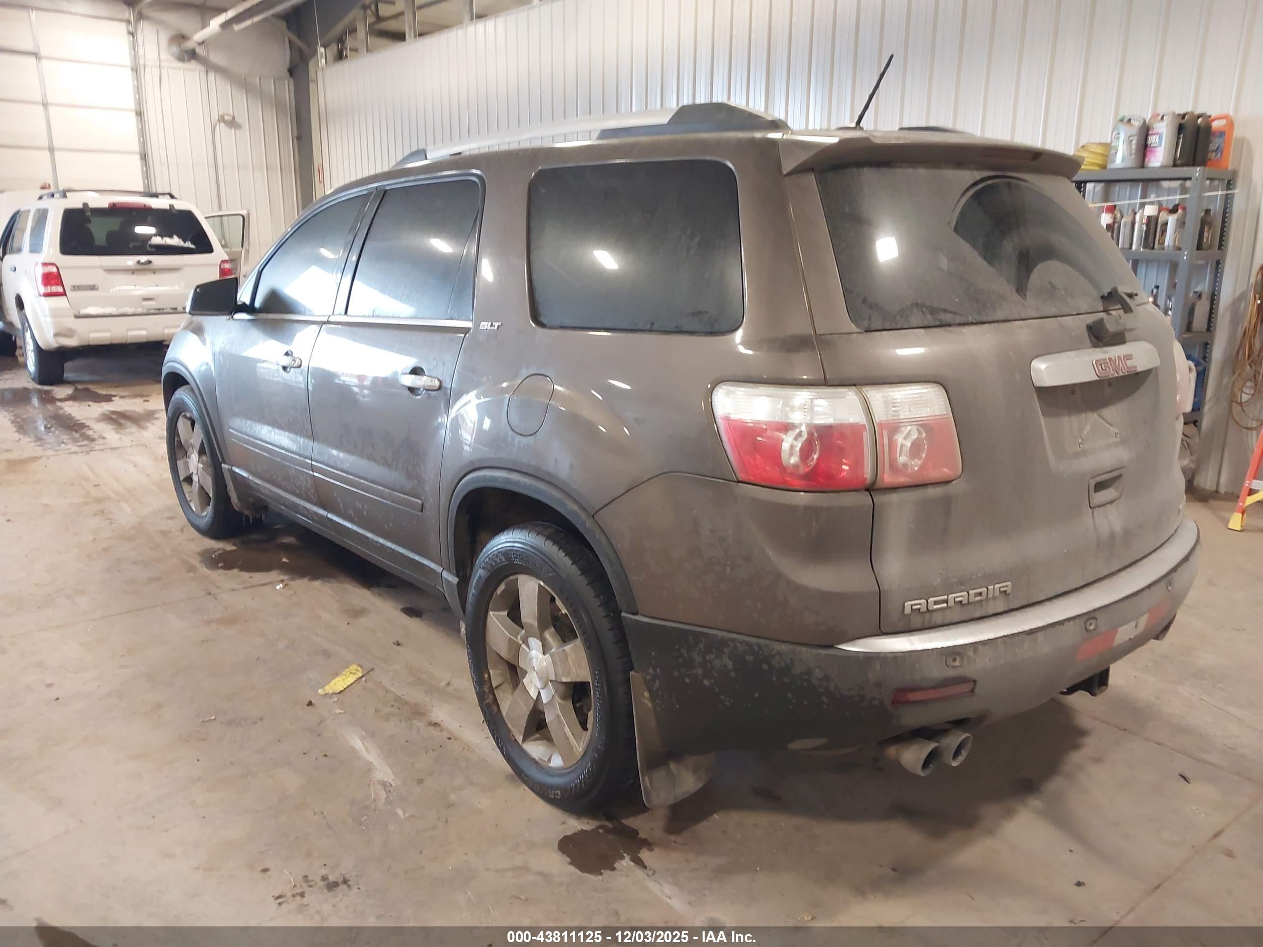GMC ACADIA image 3