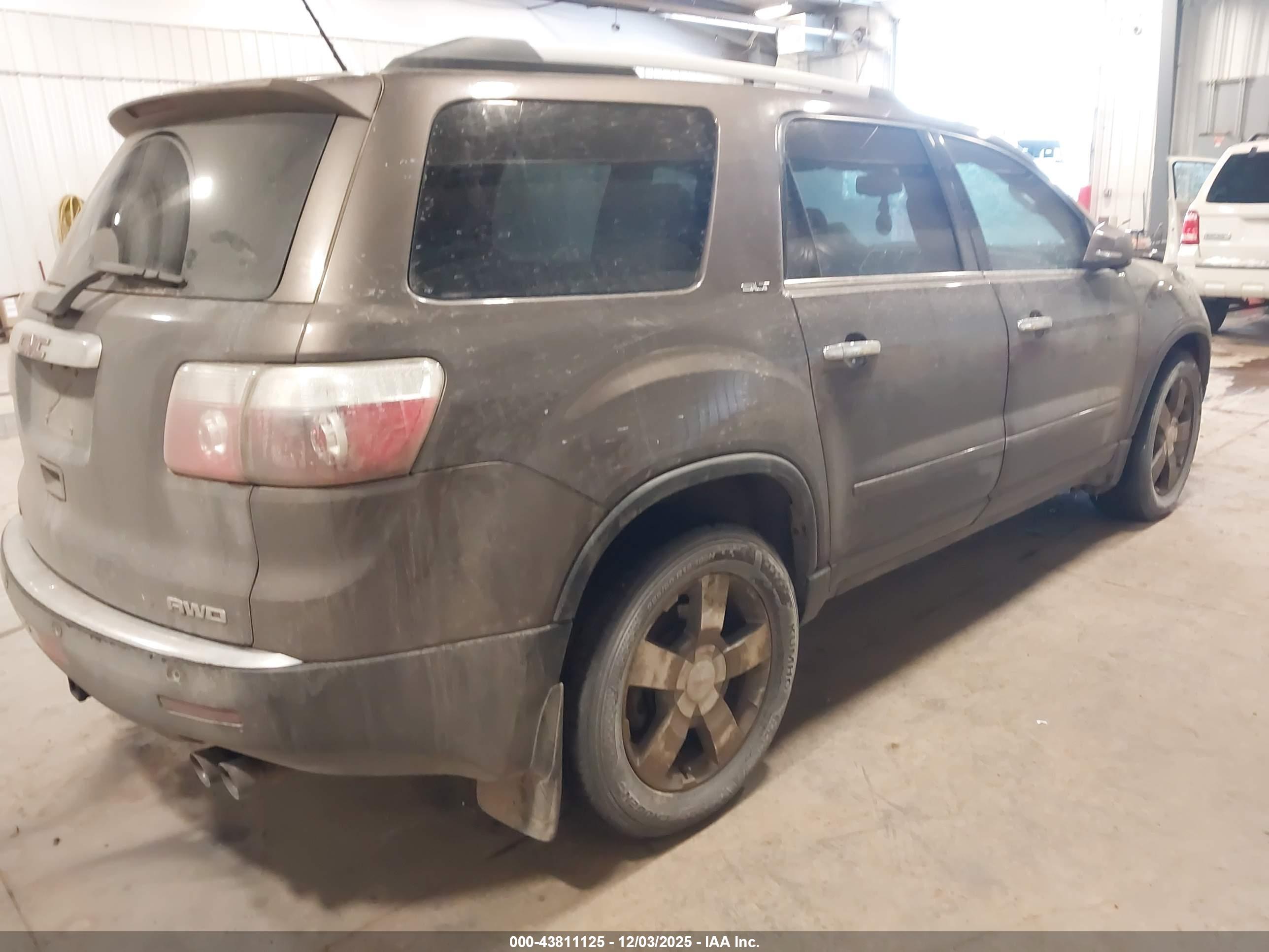 GMC ACADIA image 4