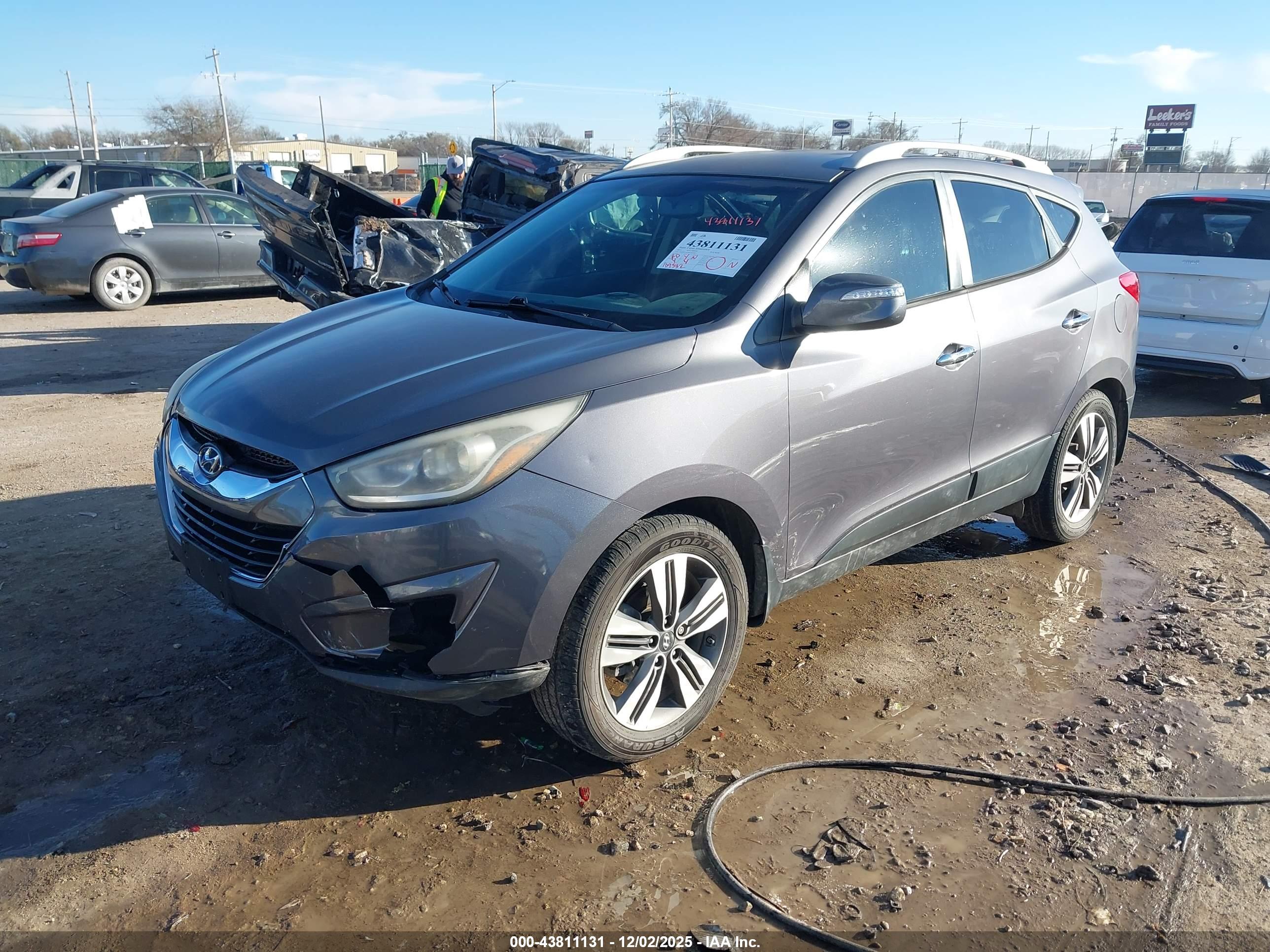 HYUNDAI TUCSON image 2