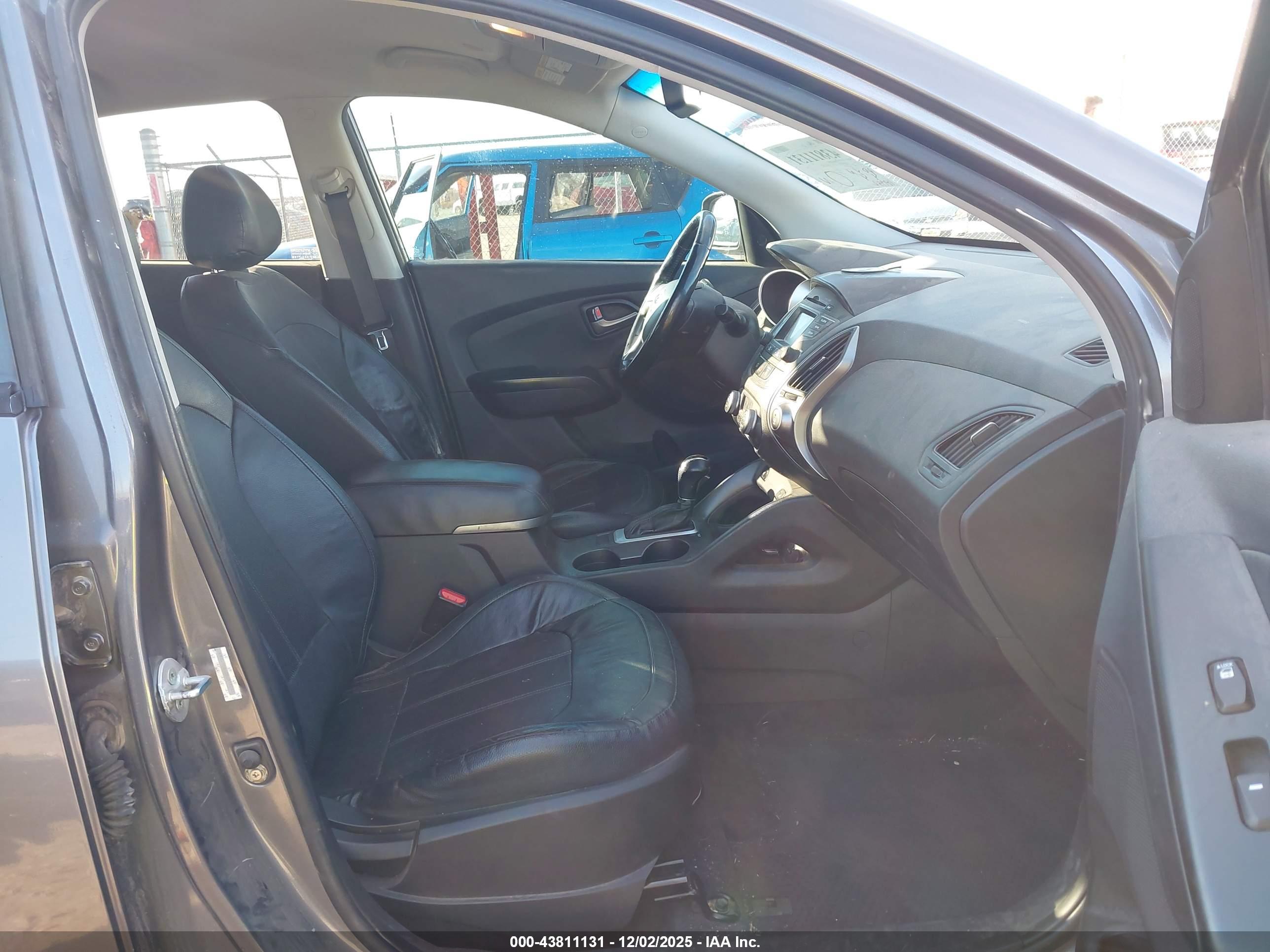 HYUNDAI TUCSON image 5